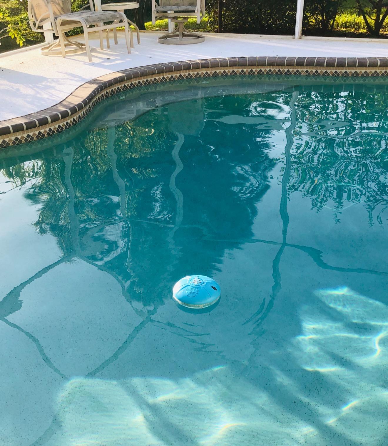 Skywin Floating Pool Speaker with Fountain & RGB Lights, 24H Playtime customer photo 1