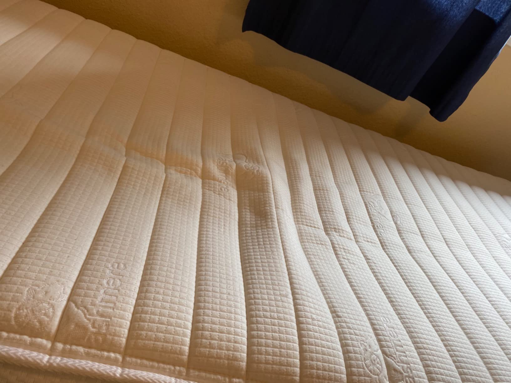 Queen Mattress, 10 Inch Hybrid Mattress in a Box with Gel Memory Foam Mattress, Natural Latex Mattress Individually Wrapped Pocket Coils Innerspring Mattress, Pressure Relief, Back Pain Relief customer photo 1
