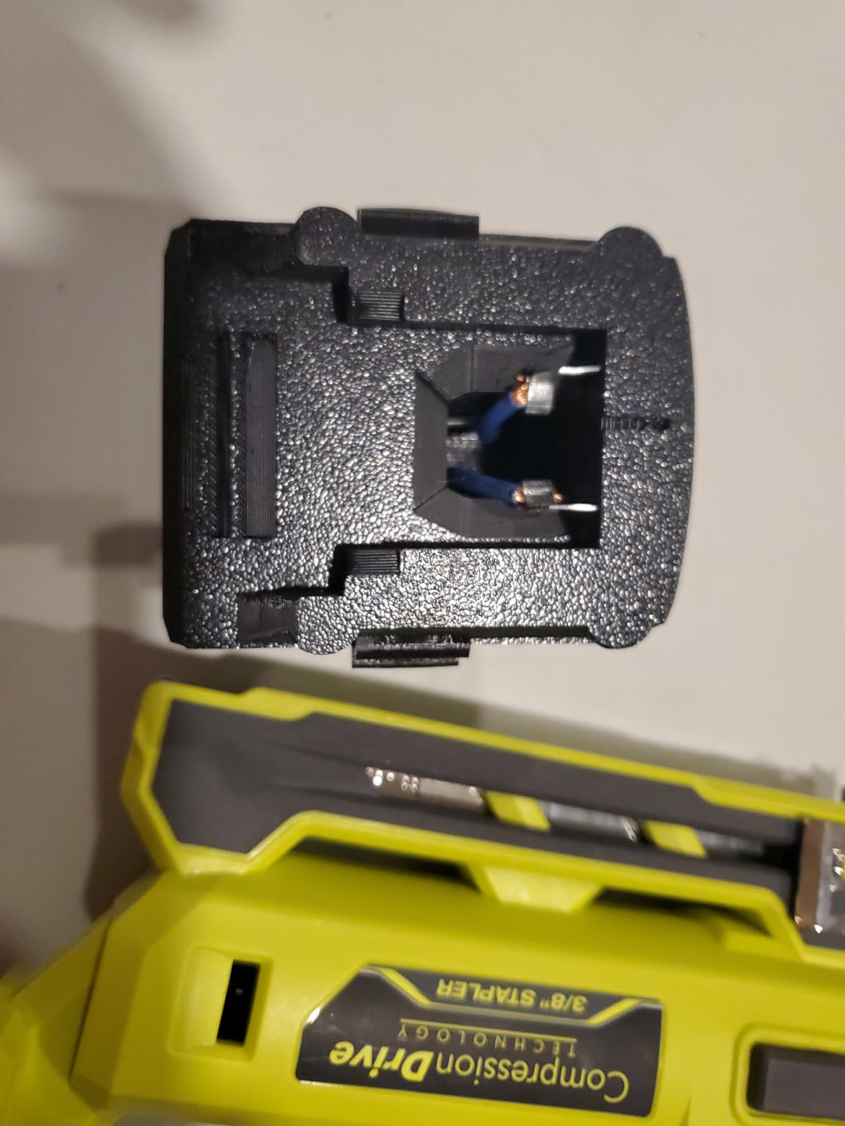 Ryobi 18-Volt ONE+ Cordless Compression Drive 3/8 in. Crown Stapler (Tool Only) P317 customer photo 1