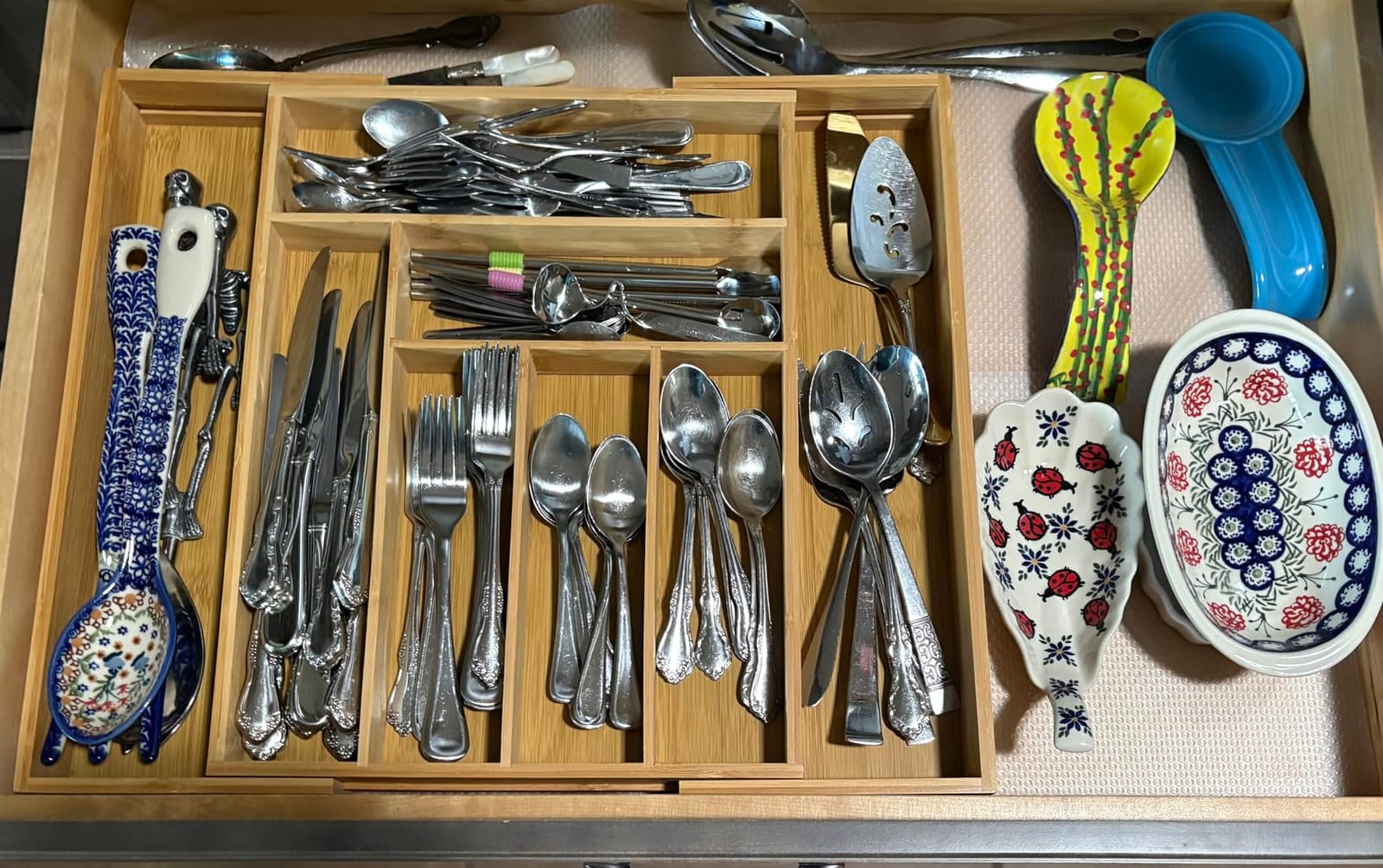 Pipishell Bamboo Expandable Silverware Drawer Organizer, Adjustable Kitchen Utensil Tray for Forks, Spoons and Knives, Wood Storage Cutlery Holder for Bedroom and Living Room customer photo 2