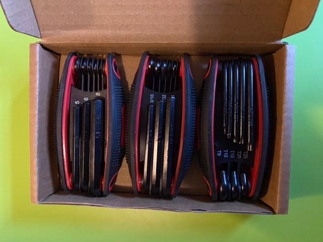Amazon Basics Folding Hex Key Set, Metric, SAE, and Star Sizes, Chrome Vanadium Steel, 3-Pack customer photo 1