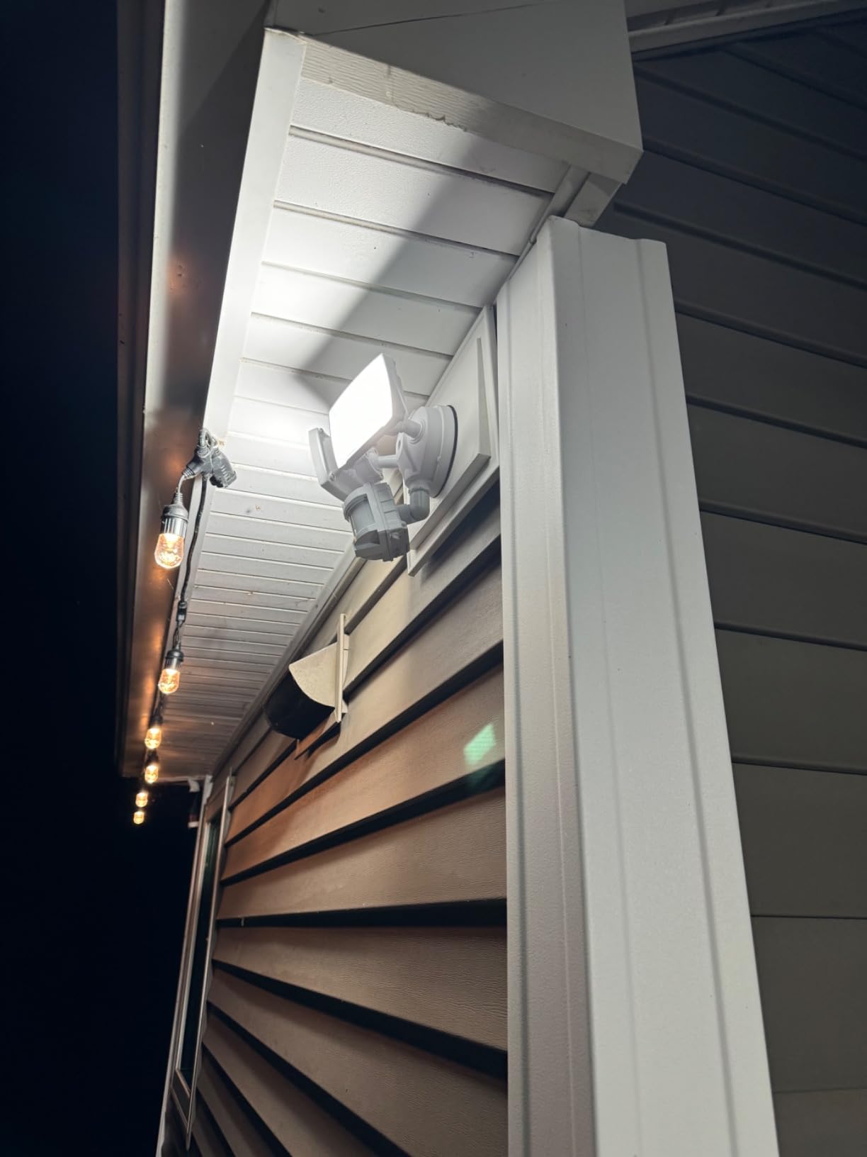LEPOWER Hardwired LED Security Lights Motion Sensor Outdoor, 40W 4000LM | 5500K Daylight, 72 FT Range & 180° Detection, Easy to Install, IP65 Waterproof, 2 Head Flood Light for Garage, Yard, Porch customer photo 2