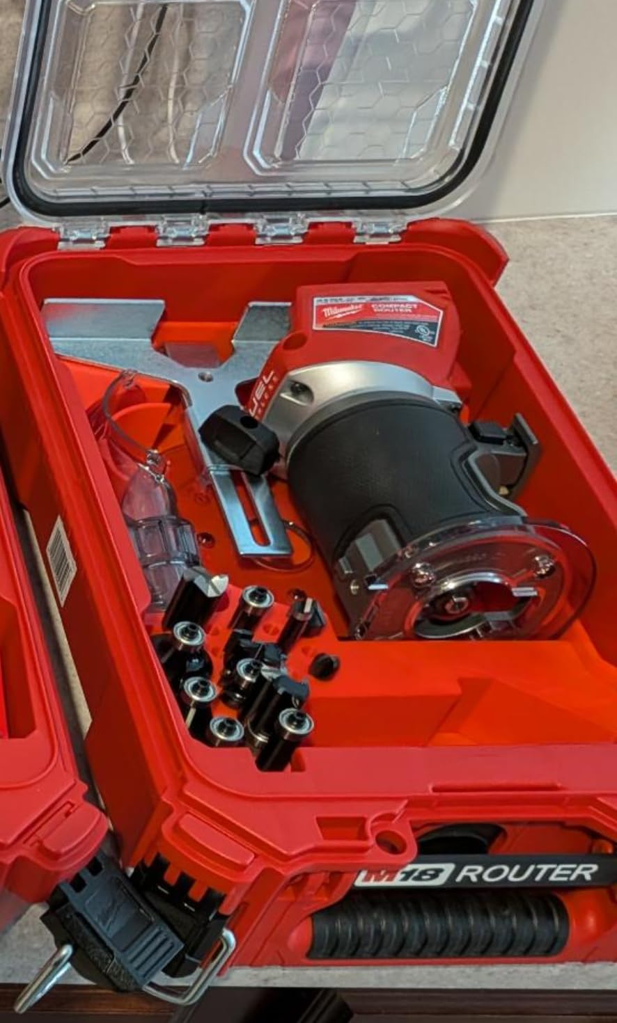 Milwaukee Cordless Compact Router, 18.0V customer photo 2