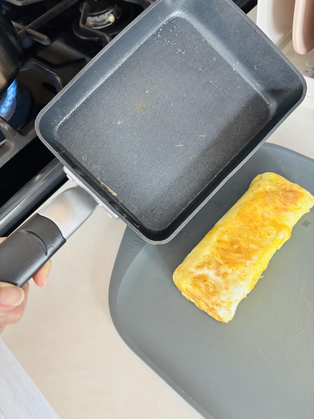 TECHEF - Tamagoyaki Japanese Omelette Pan/Egg Pan Skillet, PFOA-Free, Dishwasher Safe, Induction-Ready, Made in Korea (Black/Medium) customer photo 1