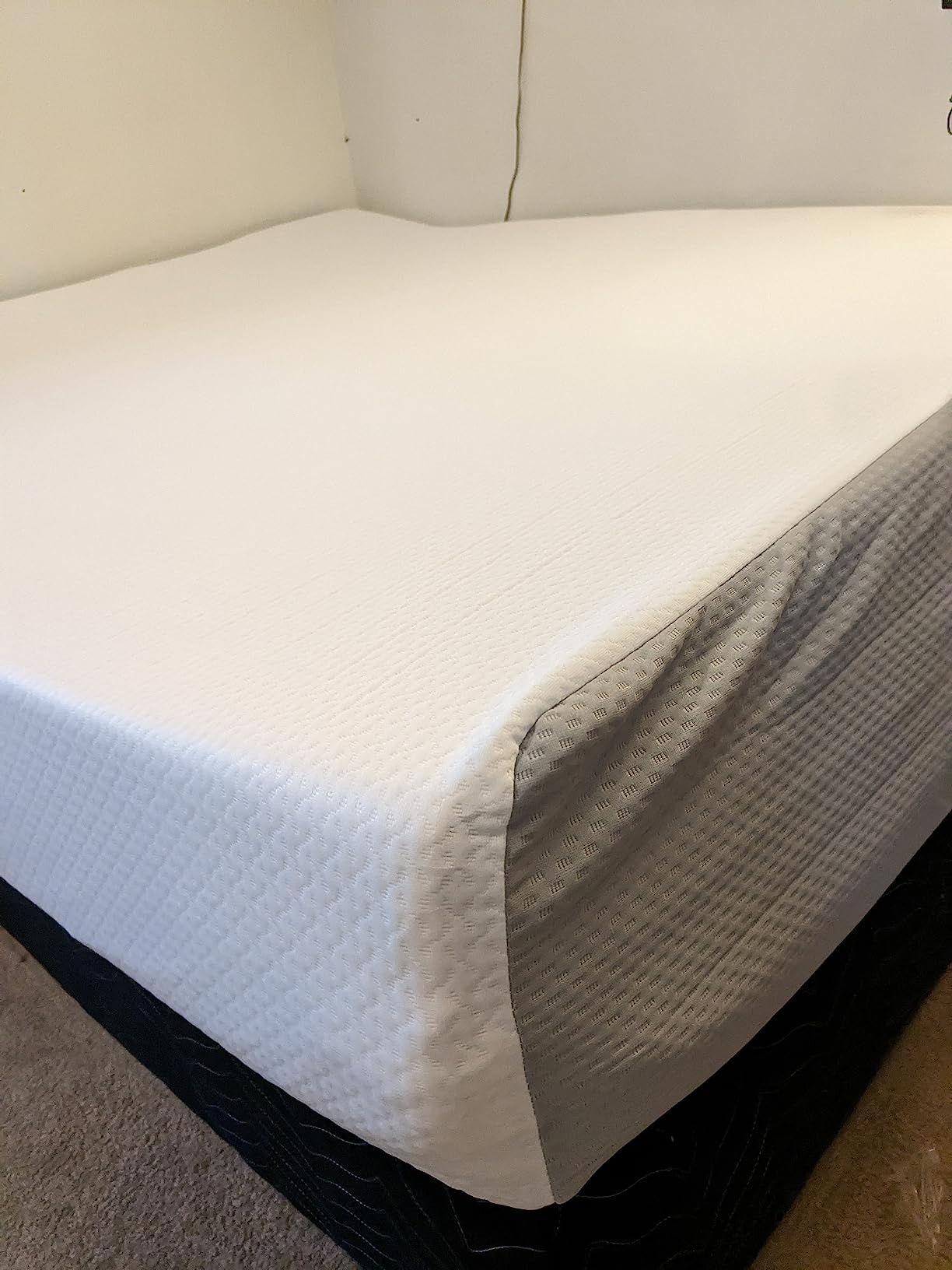Amazon Basics Gel Memory Foam Mattress, Soft Plush Feel, Breathable Premium Knitted Fabrics, Removable Cover, Easy Set Up, 6 Inch, Full, White/Grey customer photo 1