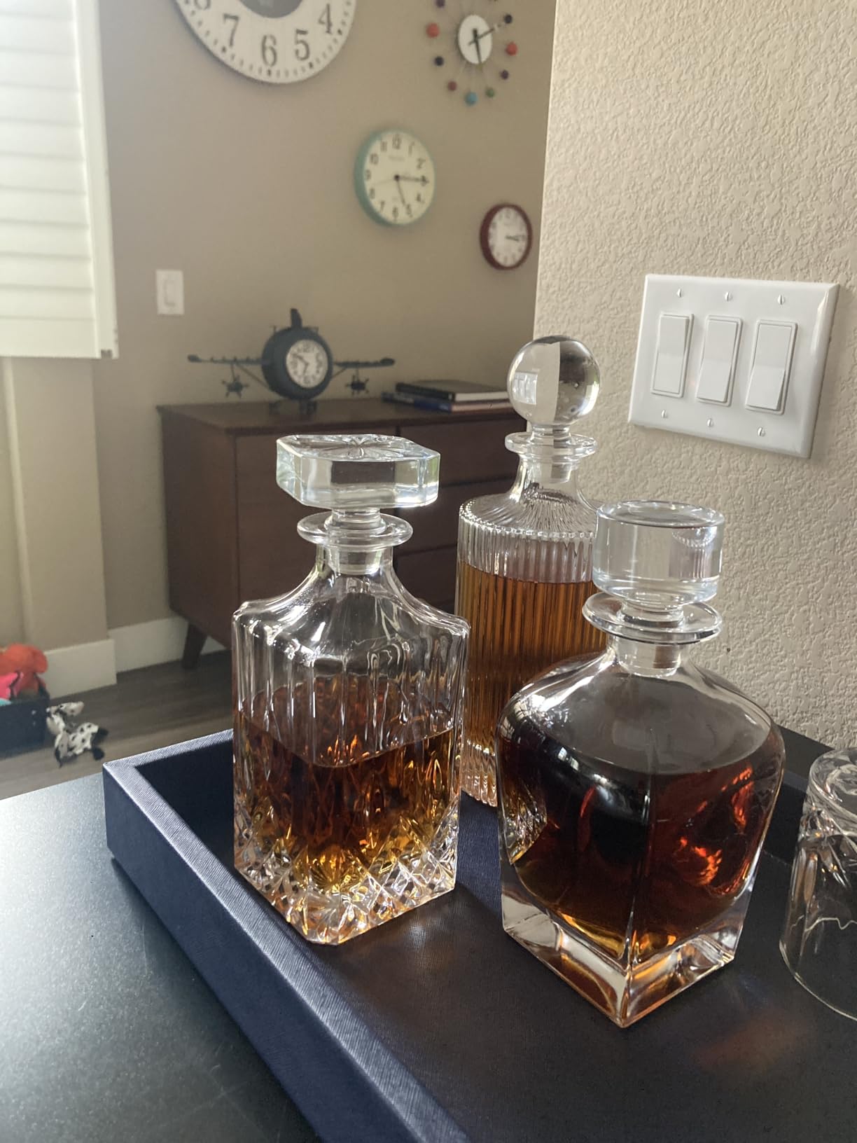 Lily's Home Glass Decanter with Stopper - 26 Oz Whiskey Decanter for Bourbon, Brandy & Scotch - Elegant Round Design, Lead-Free Crystal Glass - Gift for Men, Dad, Whiskey Lovers customer photo 2