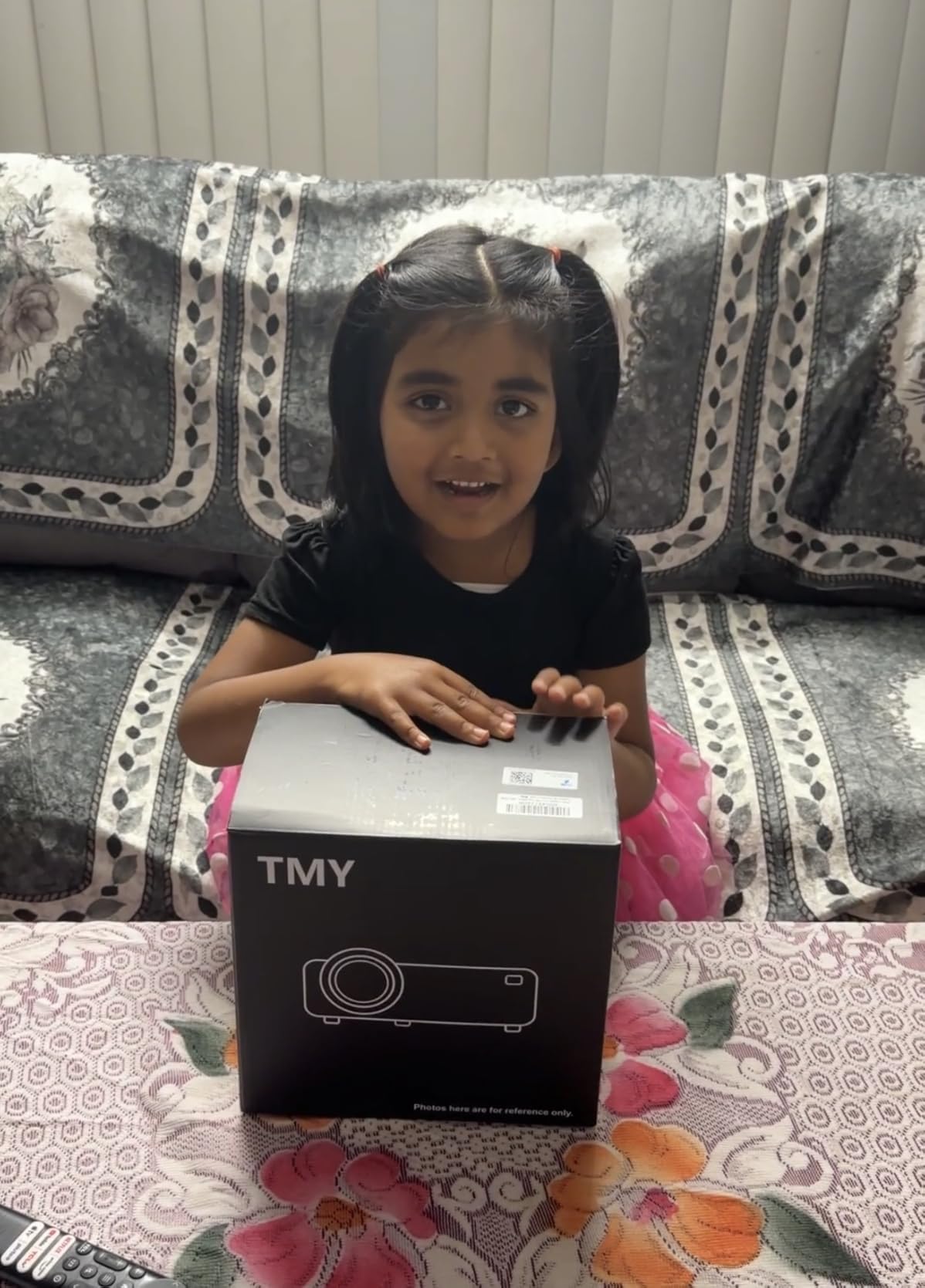 TMY Native 1080P Mini Portable Projector, 2-way Bluetooth, with 80in Screen customer photo 2