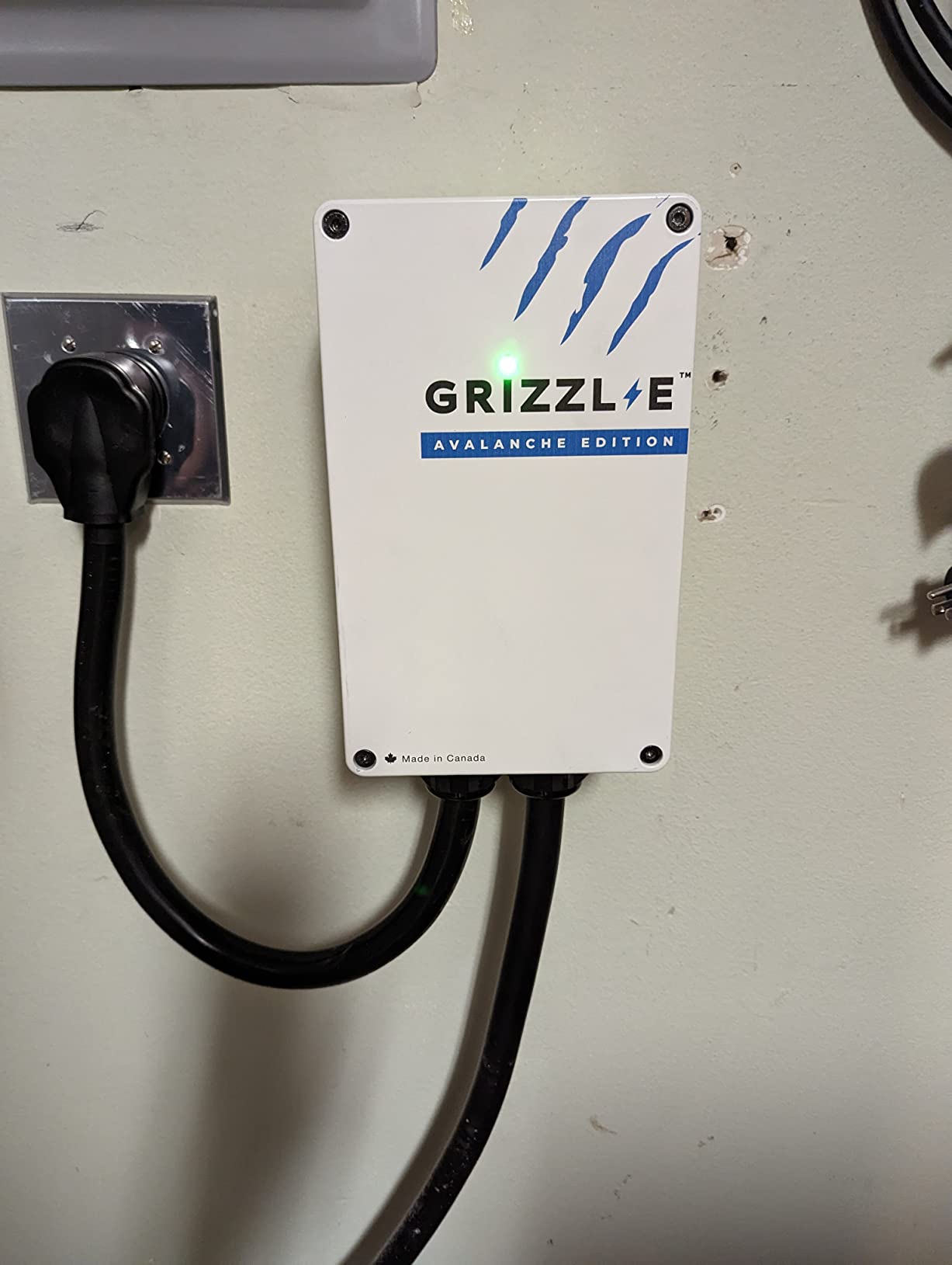 Grizzl-E Classic, Level 2 240V / 40A Electric Vehicle (EV) Charger, UL Certified, Metal Case Enclosure, Indoor/Outdoor Electric Car Fast Wall Charging Station, NEMA 14-50 Plug, Classic Black customer photo 1