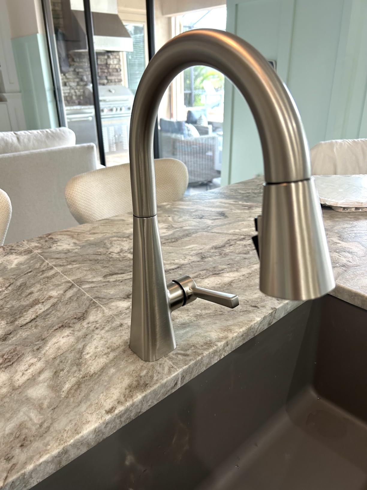 Delta Lenta Matte Black Kitchen Faucet with Pull Down Sprayer, Modern Single Hole Kitchen Sink Faucet, Single Handle, Matte Black 19802Z-BL-DST customer photo 2