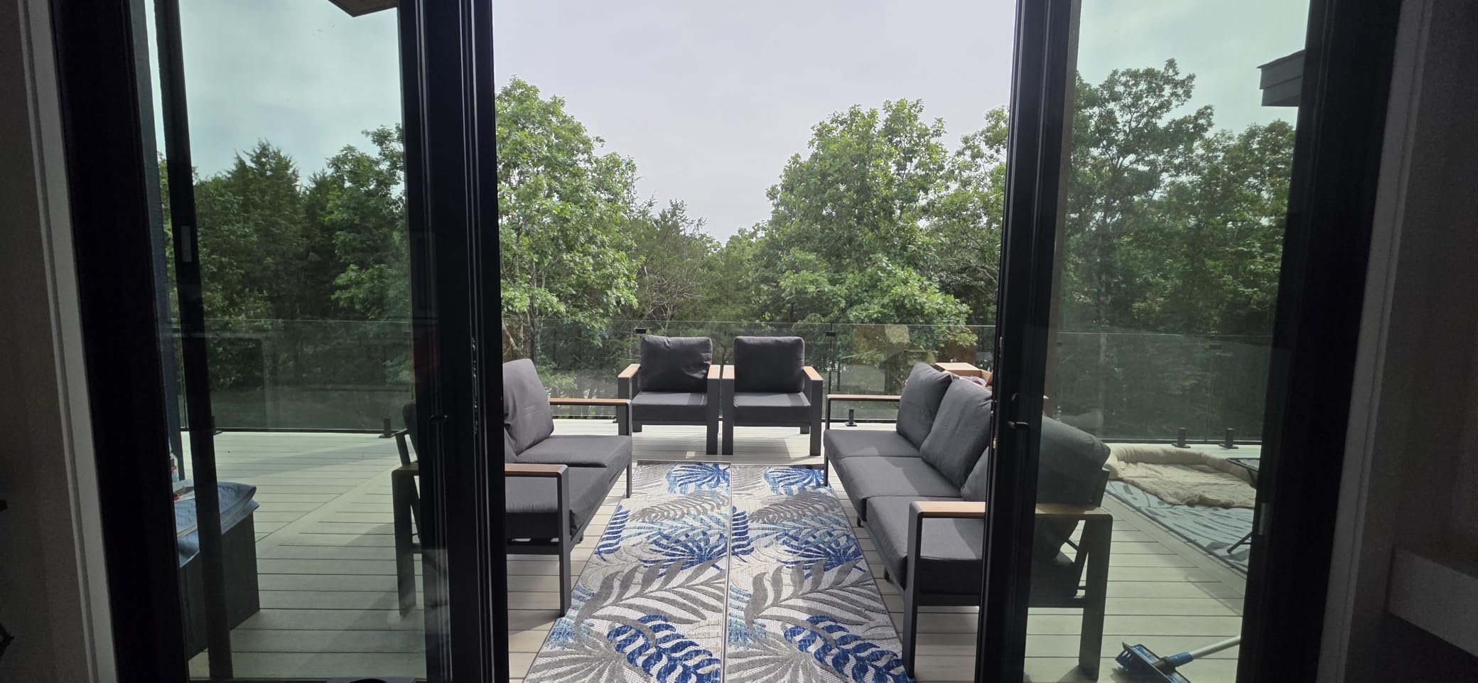 JONATHAN Y Tropics Palm Leaves Indoor Outdoor Area Rug 8X10 Gray/Blue | Ships Rolled, Durable Flat Weave, Lays Flat for Backyard, Patio, Porch, Easy-Cleaning, High Traffic, Pet-Friendly, Non-Shedding customer photo 1