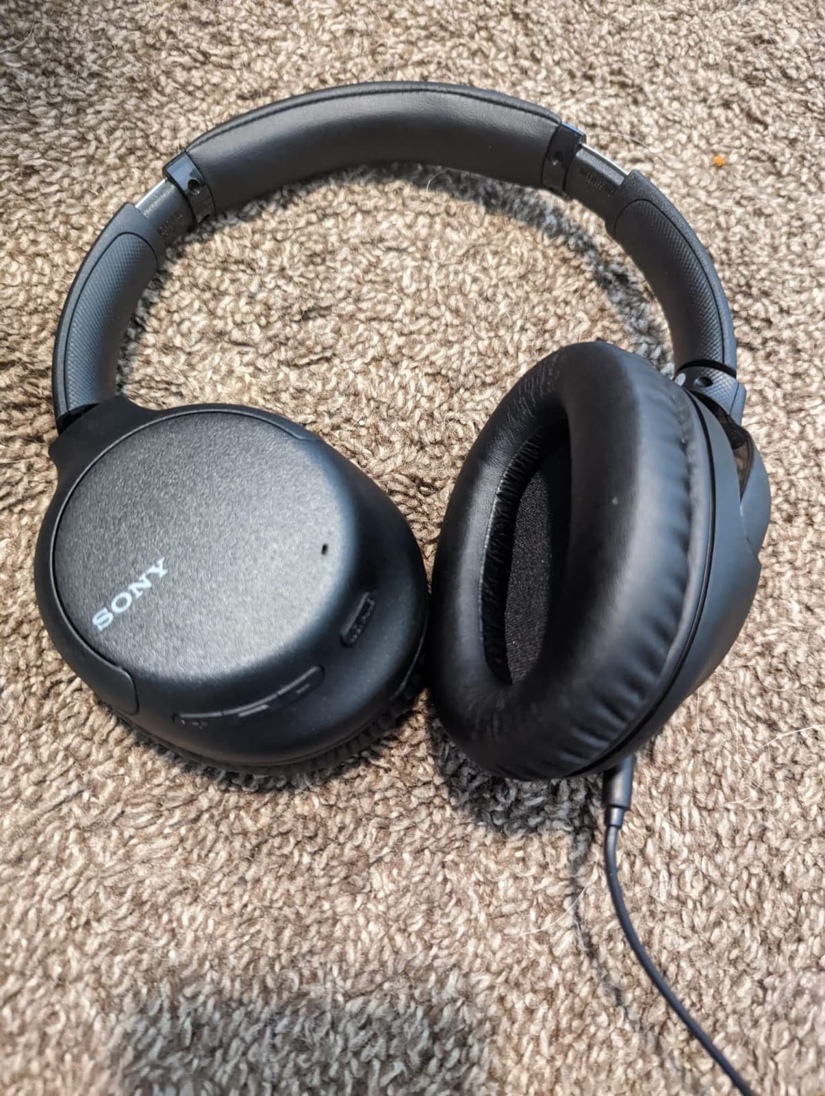 Sony Noise Cancelling Headphones WHCH710N: Wireless Bluetooth Over the Ear Headset with Mic for Phone-Call, Black customer photo 2