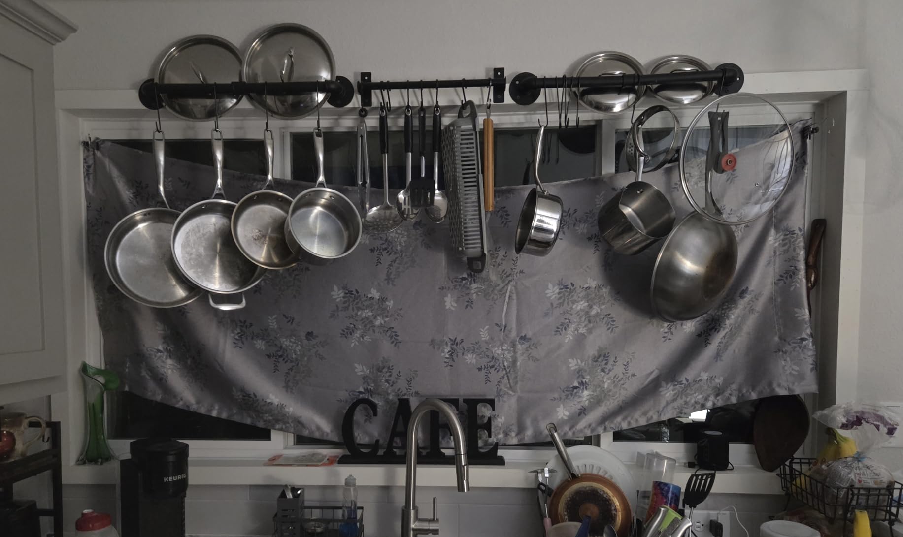 Toplife 31.5 inch Pot Rack, Kitchen Wall Mounted Detachable Pan Lid Utensils Organizer Hanging Rail with 14 Hooks, Black customer photo 2