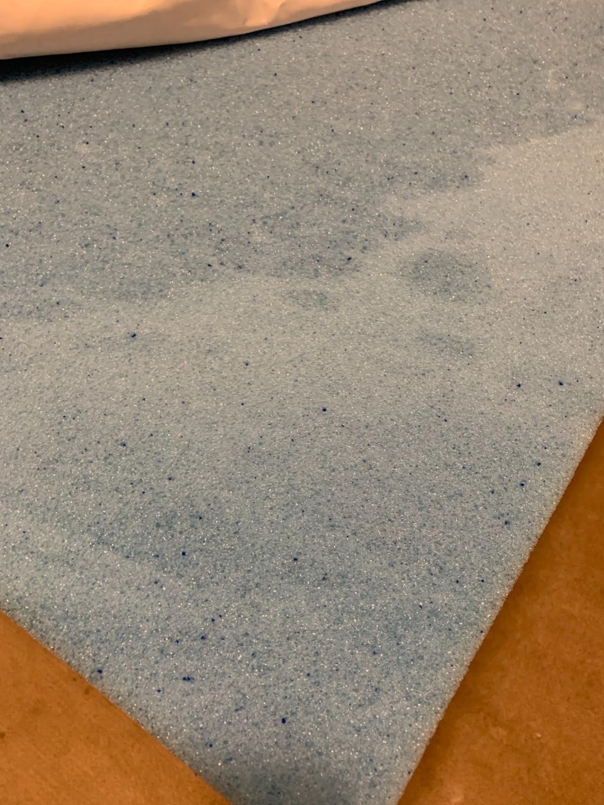 Amazon Basics Cooling Gel-Infused Alternative Latex Queen Mattress Topper, CertiPUR-US Certified, 3 Inches, Blue customer photo 1