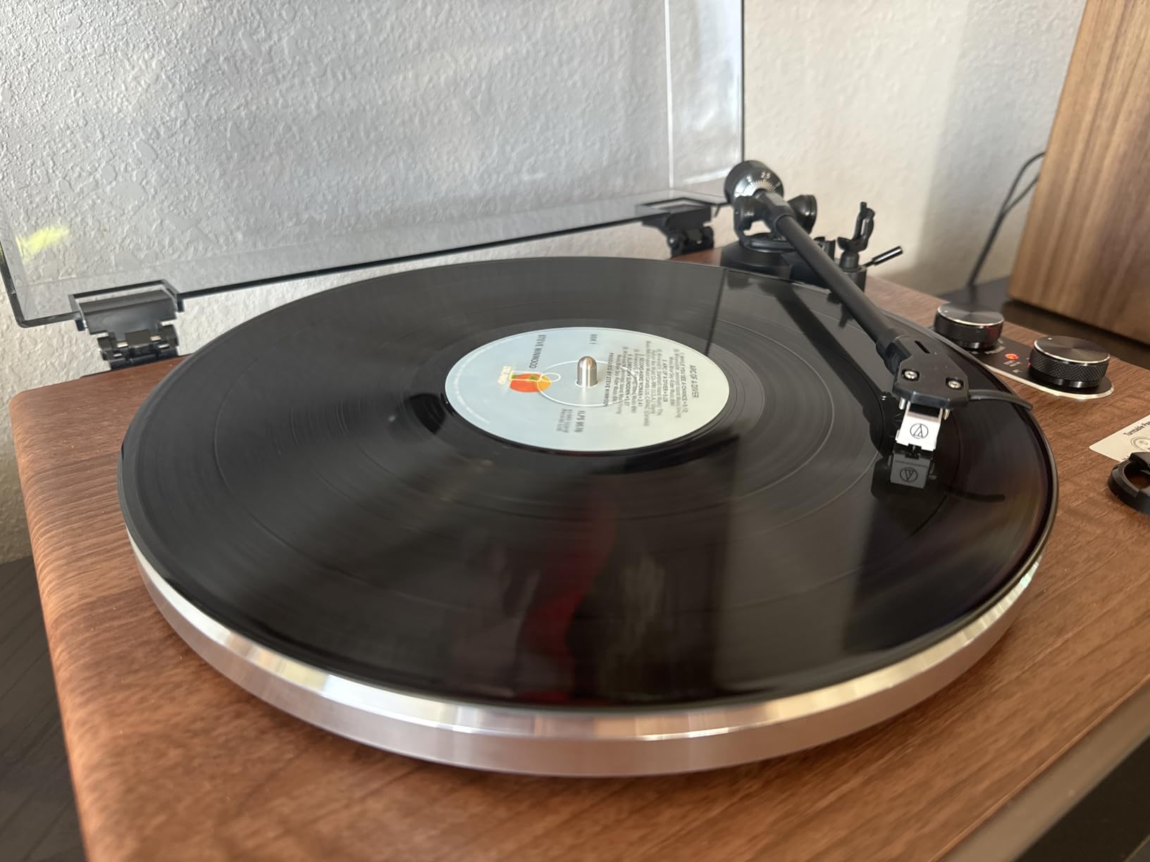 1 BY ONE High Fidelity Belt Drive Turntable with Built-in Speakers customer photo 2