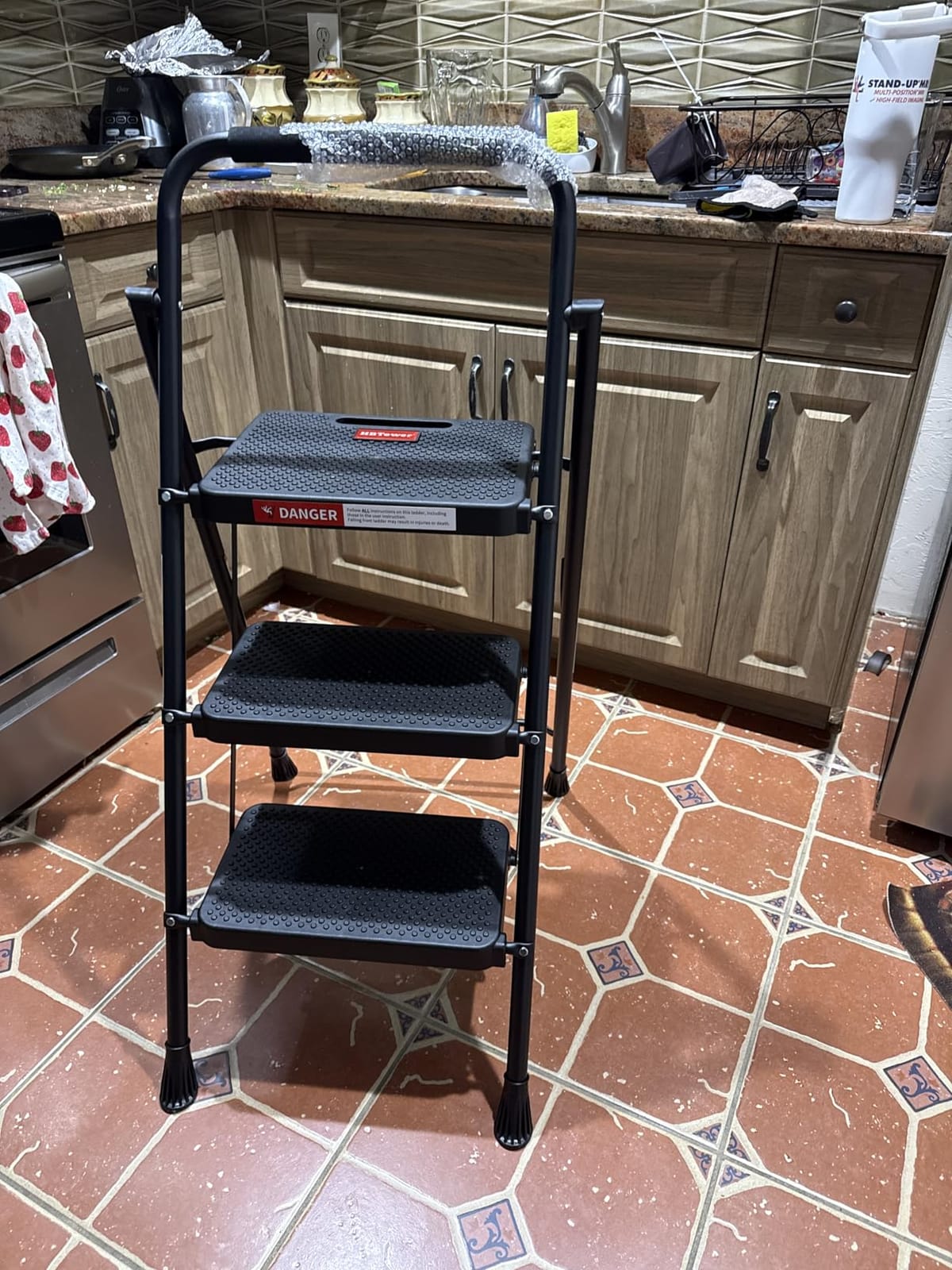HBTower Step Ladder, Folding Step Stool with Wide Anti-Slip Pedal | Sturdy Steel Ladder, Convenient Handrail, Lightweight, Portable Steel Step Stool customer photo 1