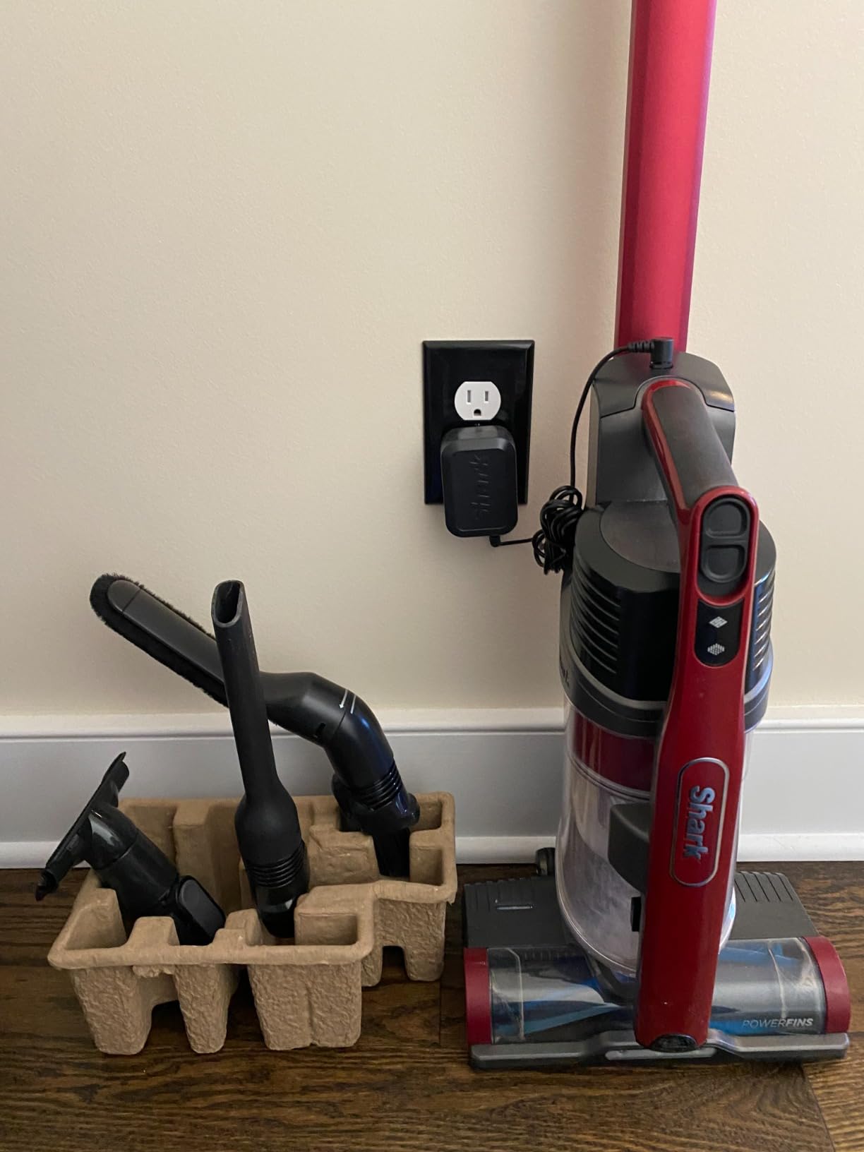 Shark Cordless Vacuum Cleaner, Red, IZ362H customer photo 2