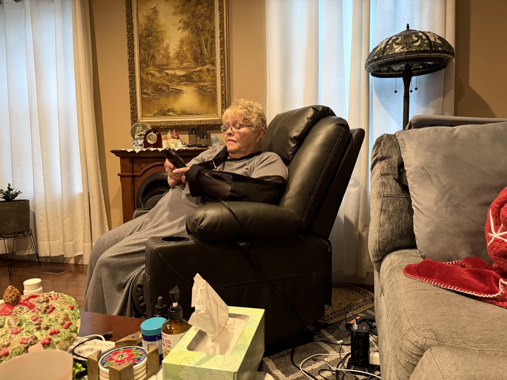 MCombo Large Power Lift Recliner Chair with Massage and Heat for Tall Elderly People, 3 Positions, Cup Holders, and USB Ports, Faux Leather 7516 (Large, Light Brown) customer photo 2