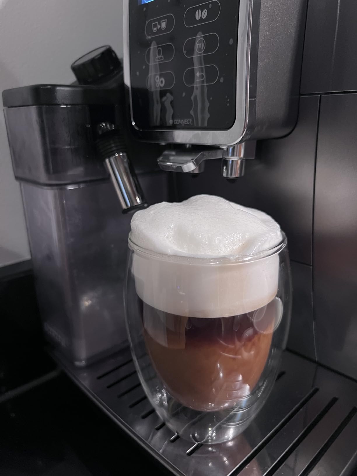 De'Longhi Dinamica LatteCrema Espresso Machine with Automatic Milk Frother, Built-in Grinder, Silver customer photo 1