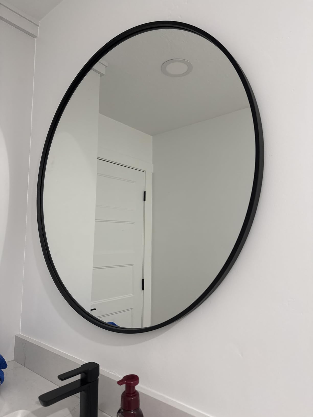 USHOWER 30 Inch Bathroom Mirrors for Over Sink | Circle Mirror with Metal Frame, Black Wall Mirror for Vanity, Entryway, Living Room, Hallway and Bedroom Decor customer photo 1