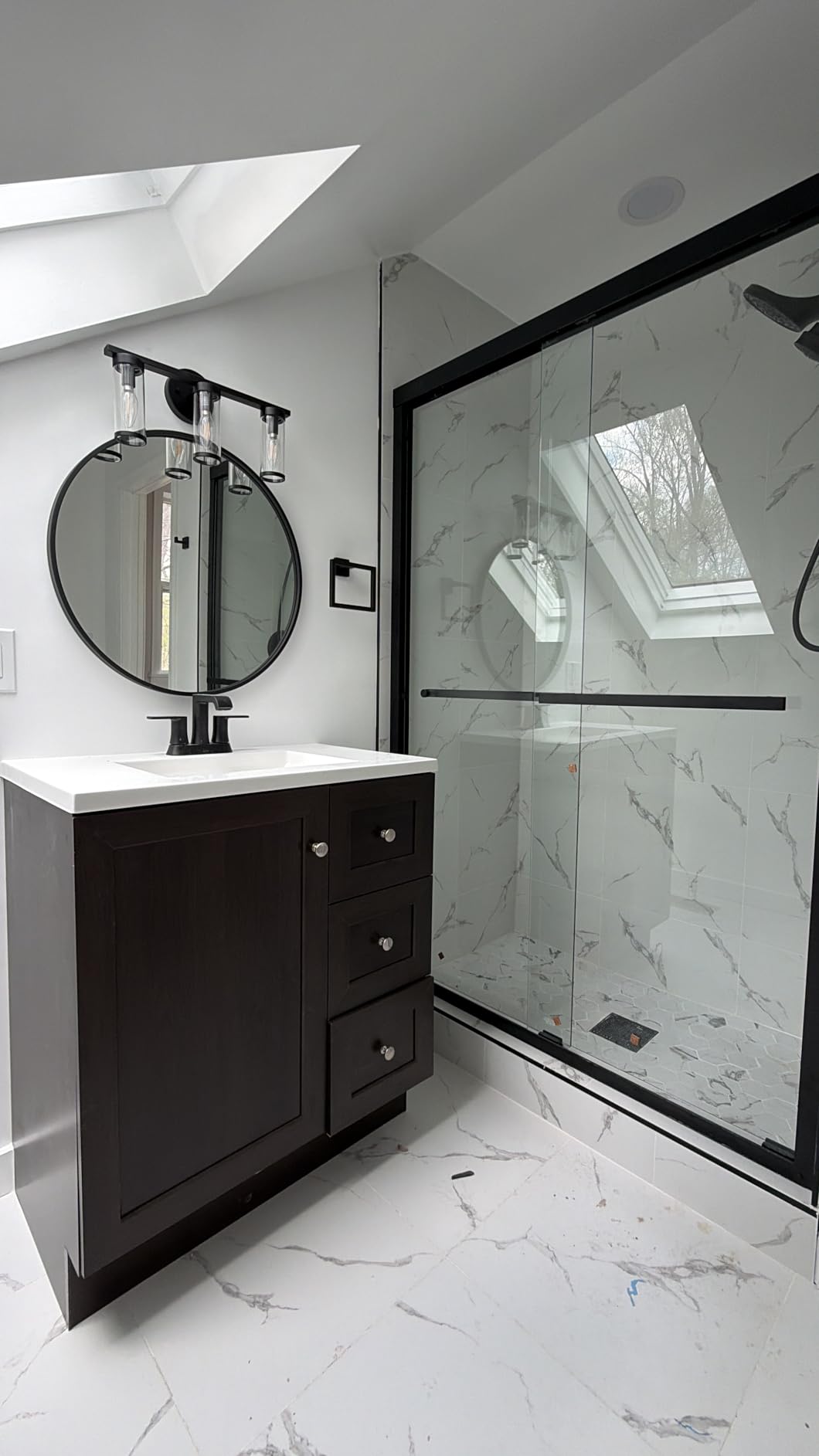 USHOWER 30 Inch Bathroom Mirrors for Over Sink | Circle Mirror with Metal Frame, Black Wall Mirror for Vanity, Entryway, Living Room, Hallway and Bedroom Decor customer photo 2