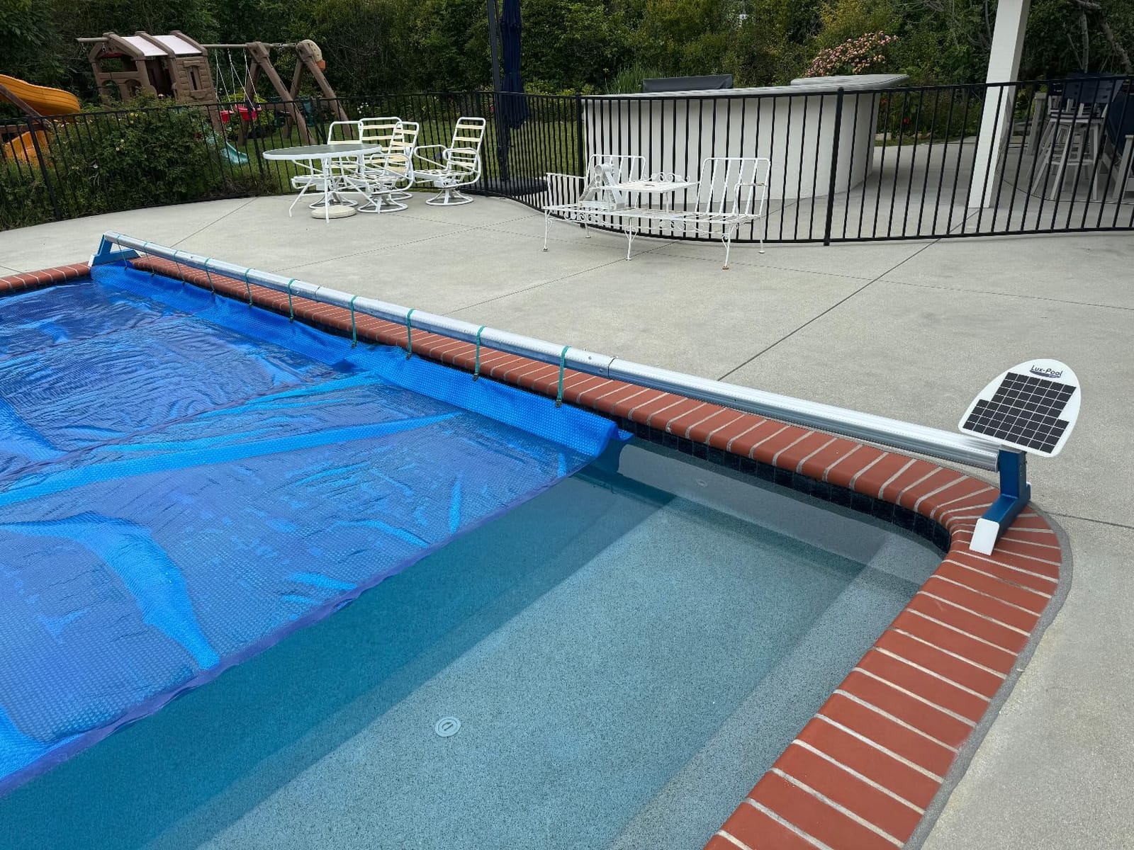 Automatic Motorized Solar Blanket Cover Reel/Roller for Pools up to 20x40' - Solar Battery Powered customer photo 1