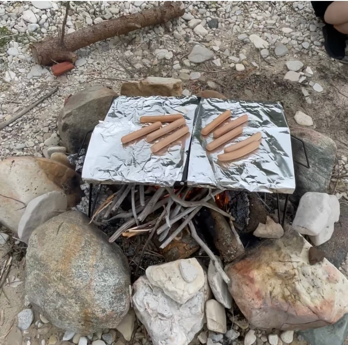 REDCAMP Folding Campfire Grill Heavy Duty Steel Grate, Portable Over Fire Camp Grill for Outdoor Open Flame Cooking Large customer photo 1