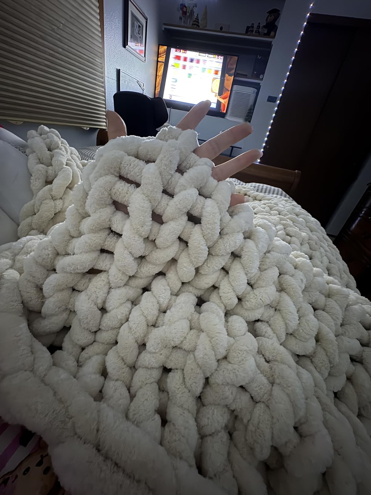 SAMIAH LUXE Chunky Knit Throw Blanket 50x70, Buttercream Cream Chenille Throw Blanket for Couch Bed Sofa, Soft Fluffy Cable Knit Blanket, Oeko-TEX Certified, Machine Washable customer photo 2
