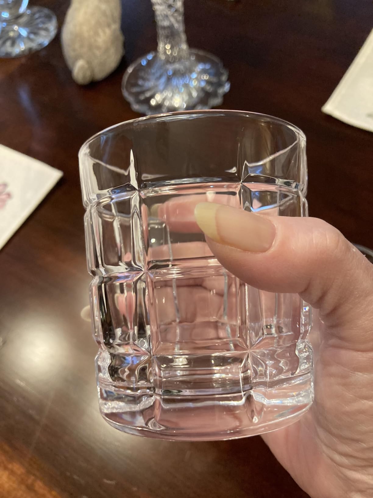 Premium Crystal Whiskey Glasses Set of 6 Large Lead-Free Crystal Glass Tasting Cups Scotch Glasses Tumblers for Drinking Irish Whisky Bourbon Tequila (Square Pattern, 6*10.8oz) customer photo 2