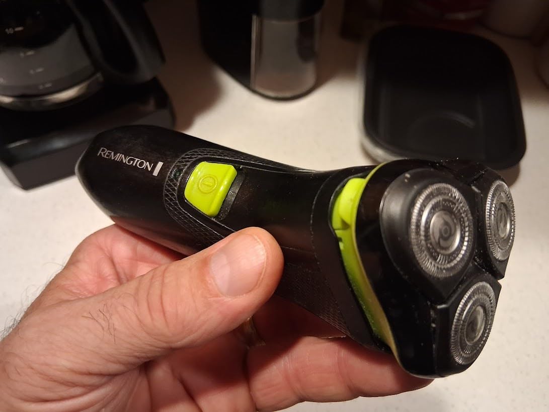 Remington Ultrastyle Rechargeable Rotary Shaver, Black and Neon Green | High-Performance Shaving Power, Dual Flex Technology, Pr1320 Stubble Attachment, Up to 40 Minutes Cordless Runtime customer photo 1