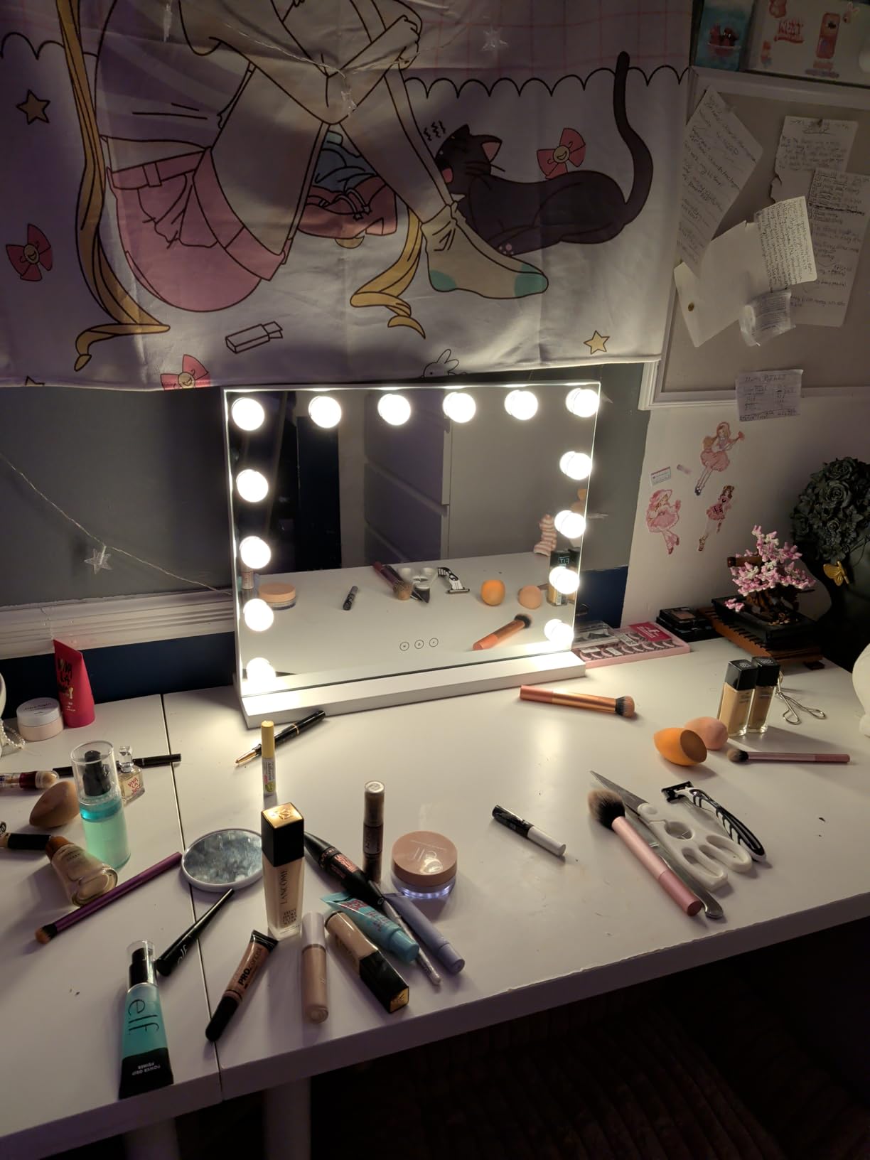 Vanity Mirror with Lights Lighted Makeup Mirror with 15 Dimmable LED Bulbs, 3 Color Lighting Modes, USB Charging Port Touch Control, Sturdy Metal Frame Design 22.8x18 Inch, White customer photo 1