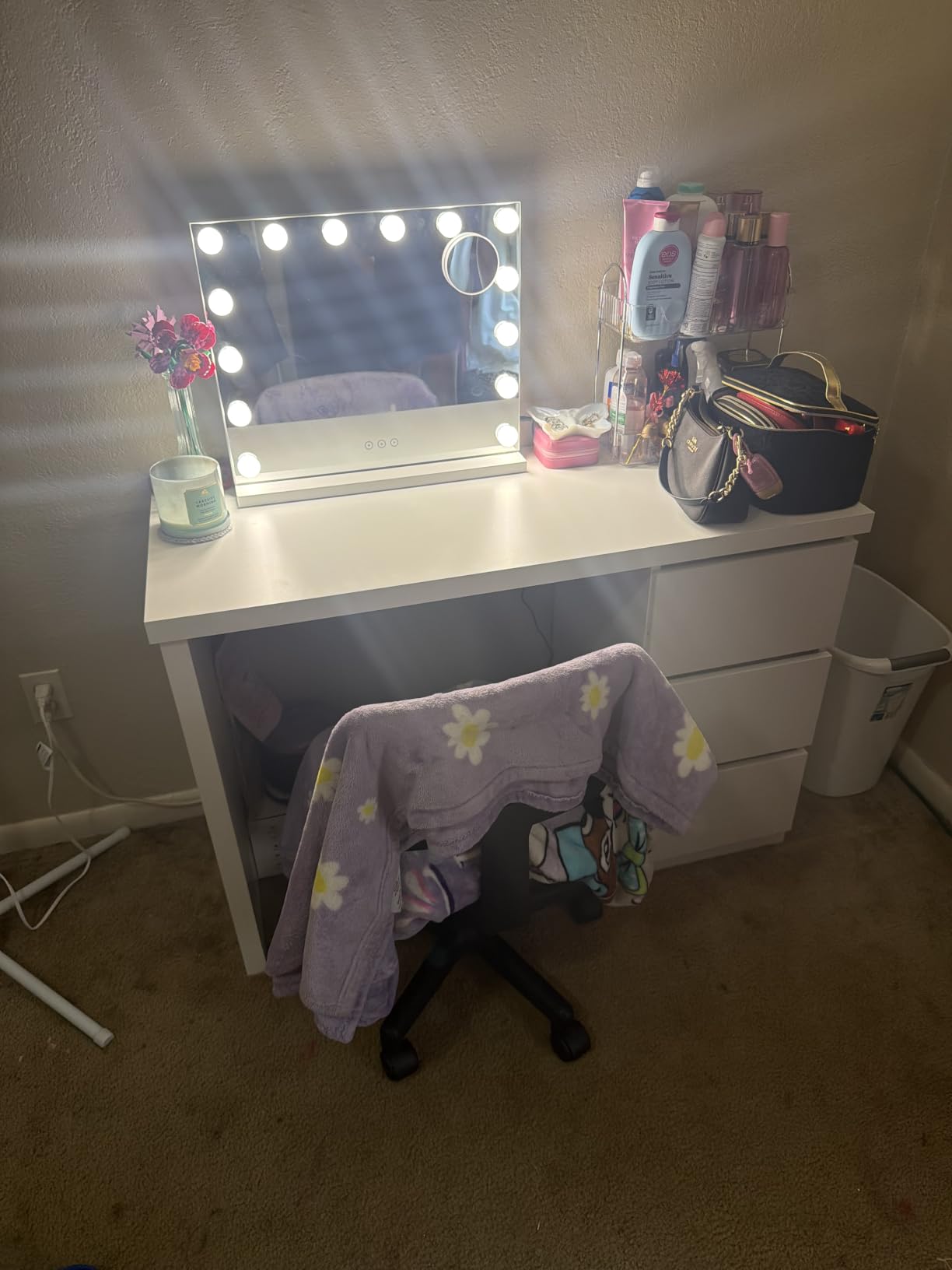 Vanity Mirror with Lights Lighted Makeup Mirror with 15 Dimmable LED Bulbs, 3 Color Lighting Modes, USB Charging Port Touch Control, Sturdy Metal Frame Design 22.8x18 Inch, White customer photo 2
