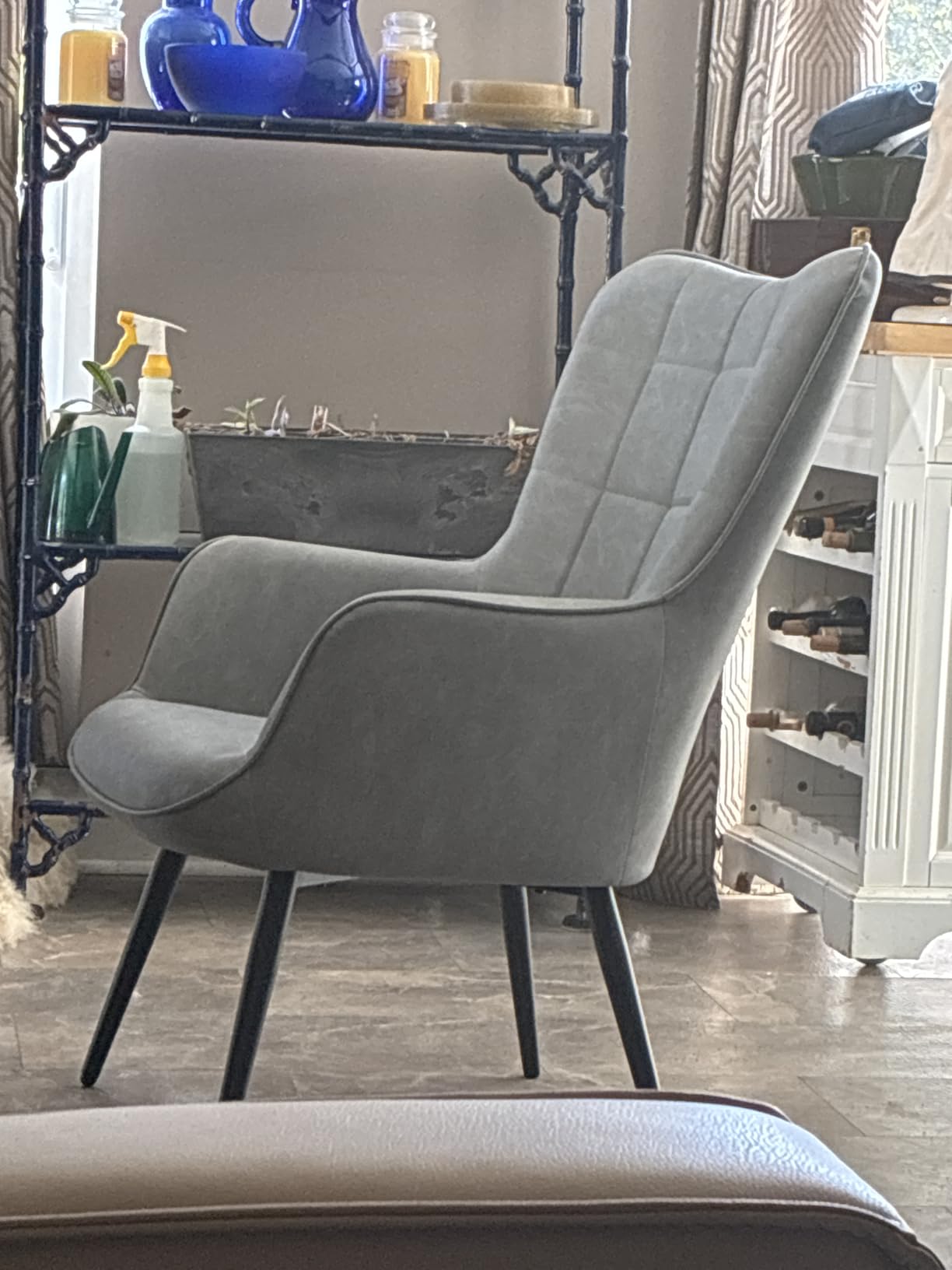 Yaheetech Faux Leather Accent Chair for Living Room Retro Brown | Tufted High Back Chair, Modern Armchair with Tapered Metal Legs, Sized for Living Room Bedroom Office Corner customer photo 1