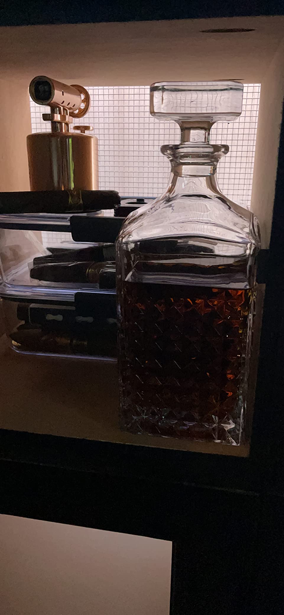 LIGHTEN LIFE Whiskey Decanter 29oz, Crystal Whiskey Decanter with Stopper, Non-Lead, 828ml, Clear, Durable, Dishwasher Safe, Classic European Design, Gift Box Included, Bourbon, Liquor Whisky customer photo 2