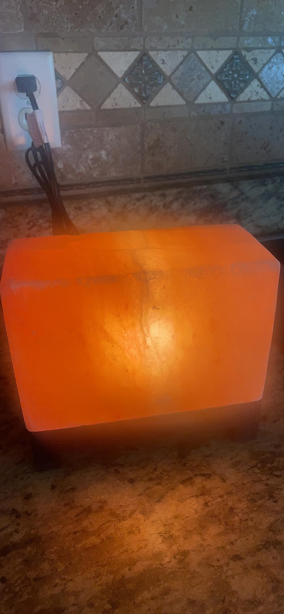 d'aplomb Natural Himalayan Salt Lamp Hand-Carved Modern Rectangle White customer photo 2