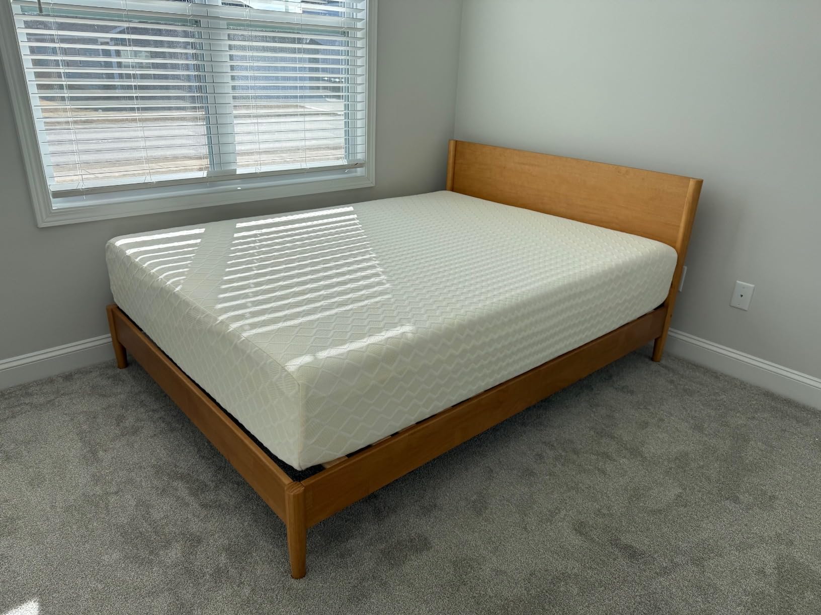 Zinus Allen Mid Century Wood Platform Bed Frame, Queen | Solid Wood Foundation, Wood Slat Support, No Box Spring Needed, Modern Low Profile Design, Easy Assembly customer photo 1