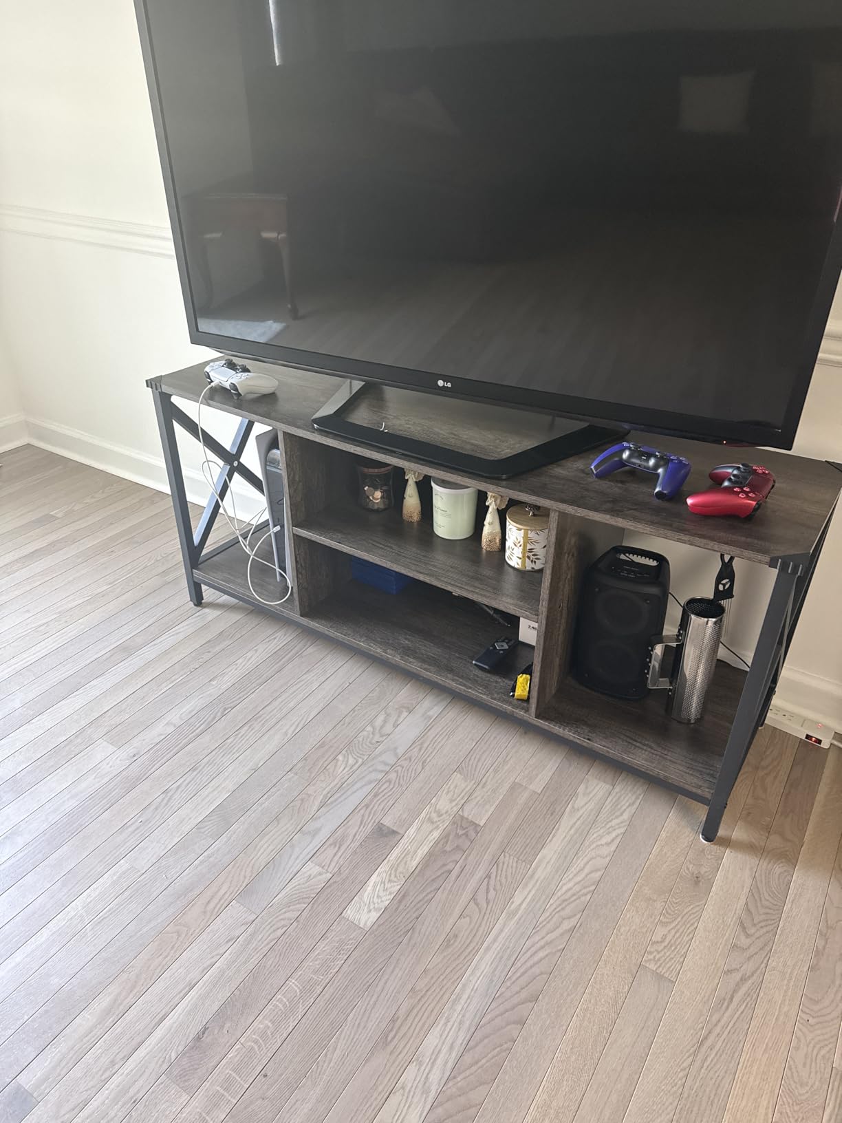 Yaheetech TV Stand Fits 65 Inch, Living Room X-Frame Console Table, Gray customer photo 2
