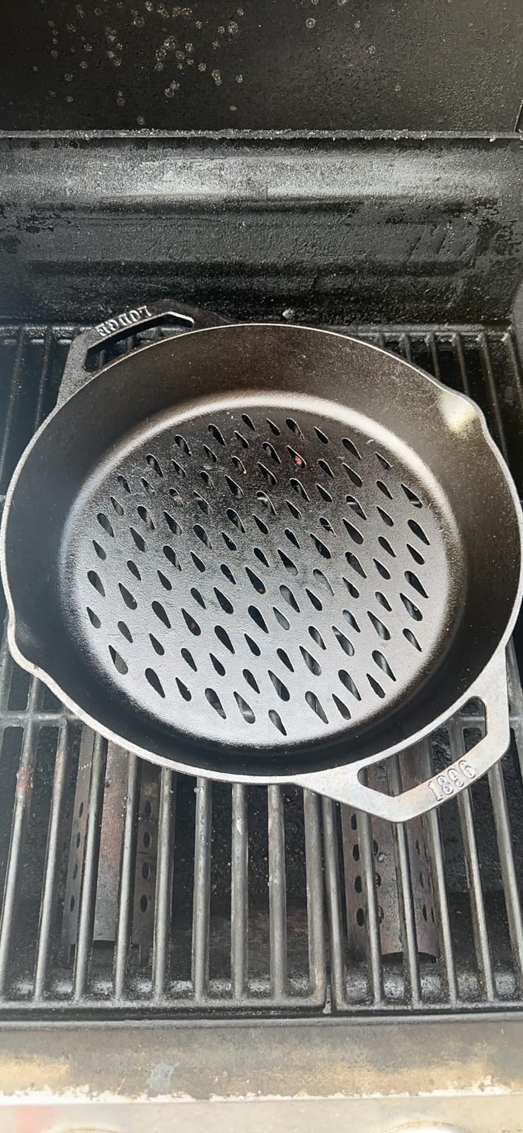 Lodge Pre-Seasoned Cast Iron Round Grilling Basket, 12 Inches - Cast Iron Grill Pan to Protect Food from Falling Through the Grate, Made in USA customer photo 2