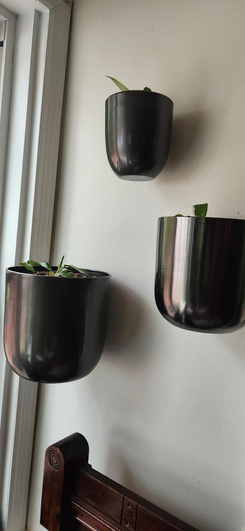 Deco 79 Metal Indoor Outdoor Wall Planter Indoor Outdoor Floating Hanging Planter, Set of 3 Plant Hanger 9