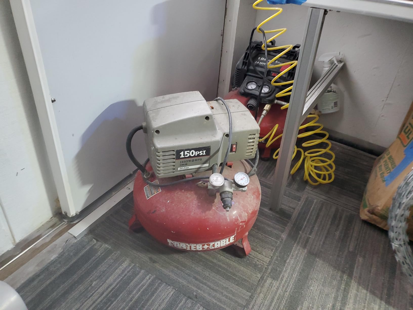 PORTER-CABLE Portable Pancake Air Compressor, 6 Gallon, 150 Max PSI | Oil-Free Maintenance-Free Pump, Wood Working, Roofing, Home, Jobsite, 2.6 CFM @ 90 PSI customer photo 1