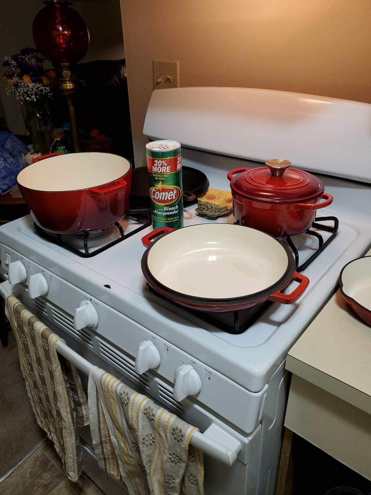 Hamilton Beach Enameled Cast Iron Fry Pan 12-Inch Navy, Cream Enamel Coating, Skillet Pan For Stove top and Oven, Even Heat Distribution, Durable customer photo 2