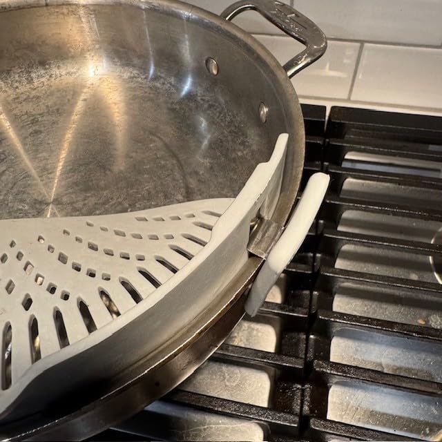 YEVIOR Clip on Strainer for All Pots Pan, Silicone Pasta Strainer | Food-grade BPA-free, Kitchen Gadgets, Food Strainer Collapsible Colander for Noodle, Vegetables, Fruit, Spaghetti (Grey) customer photo 2