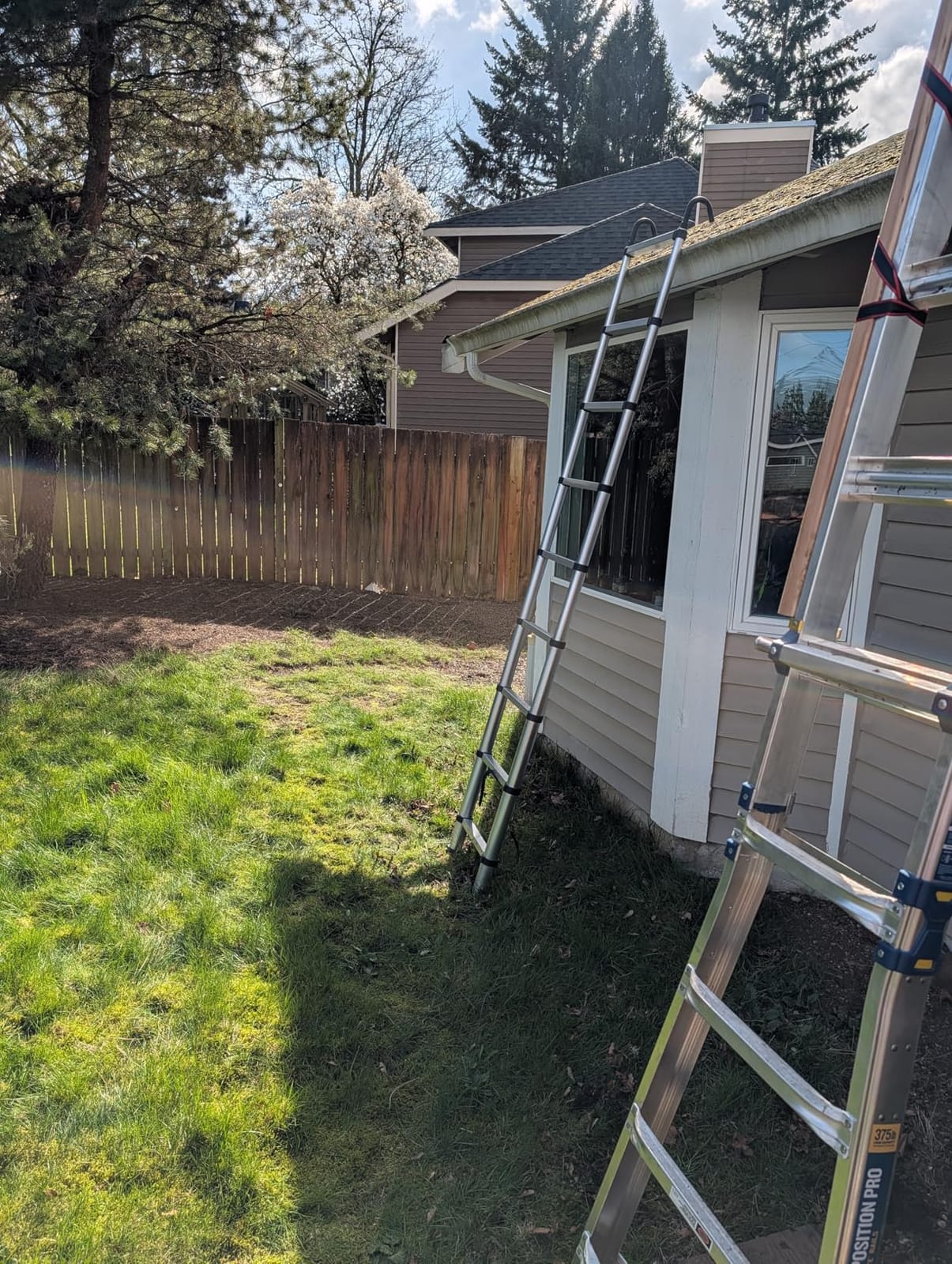 RIKADE Telescoping Ladder, 10.5 FT Lightweight Collapsible Ladder with Detachable Hooks, 330 lbs Capacity, Extension Ladder for Attic, Loft & Household, Black customer photo 1
