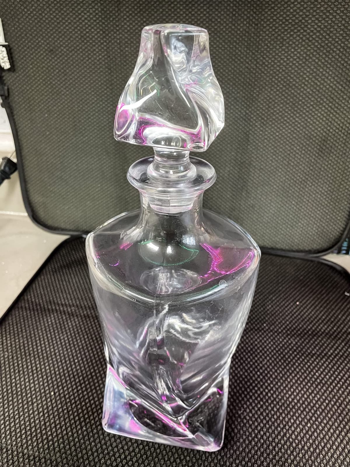 Crystal Whiskey Decanters, Lead-free Decanter with Glass Stopper, Vodka decanter for Wine, Bourbon, Brandy, Liquor, Juice, Water, Mouthwash(Diamond) customer photo 2