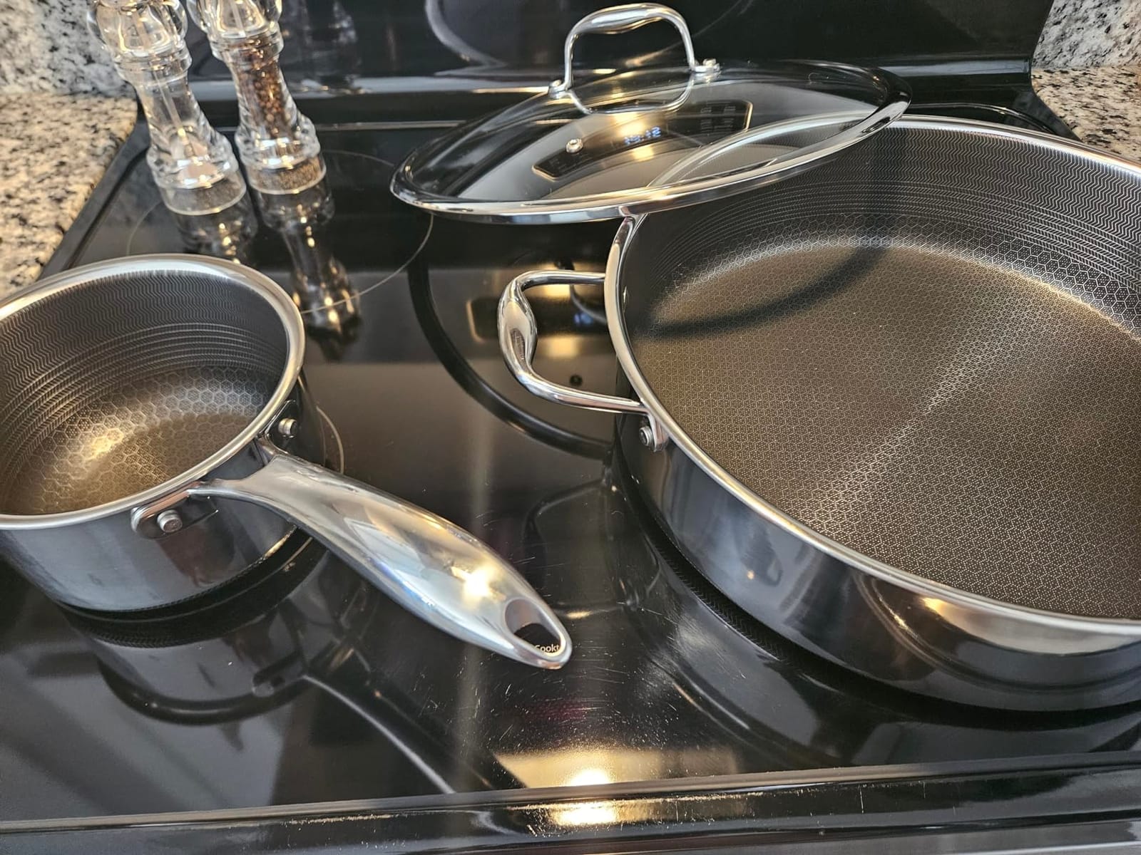 HexClad 1QT Hybrid Nonstick Saucier with Lid, Induction Ready customer photo 1