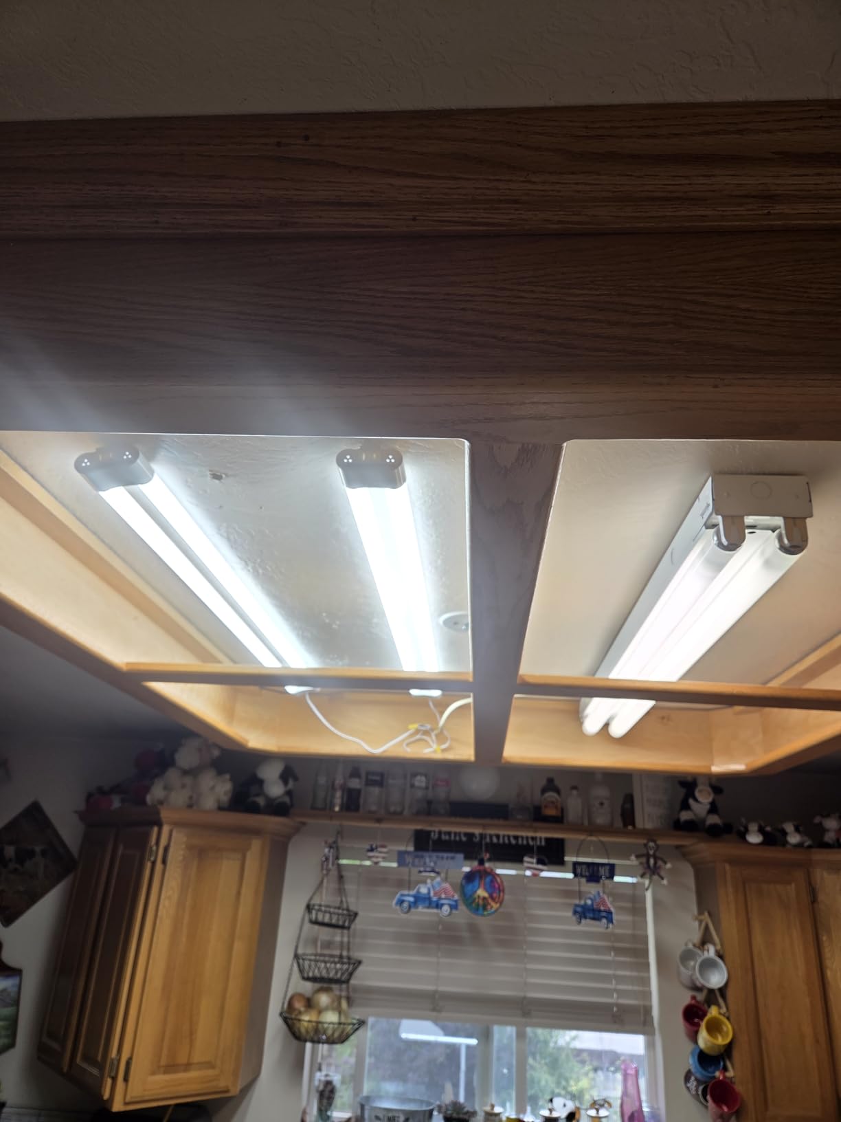 hykolity 4FT Linkable LED Shop Light for Garage, 4400LM, 5000K Daylight, 42W Utility Linkable Shop Light Fixture LED Workbench Shop Light with Plug, Hanging or Surface Mount, White - ETL, 2 Pack customer photo 1