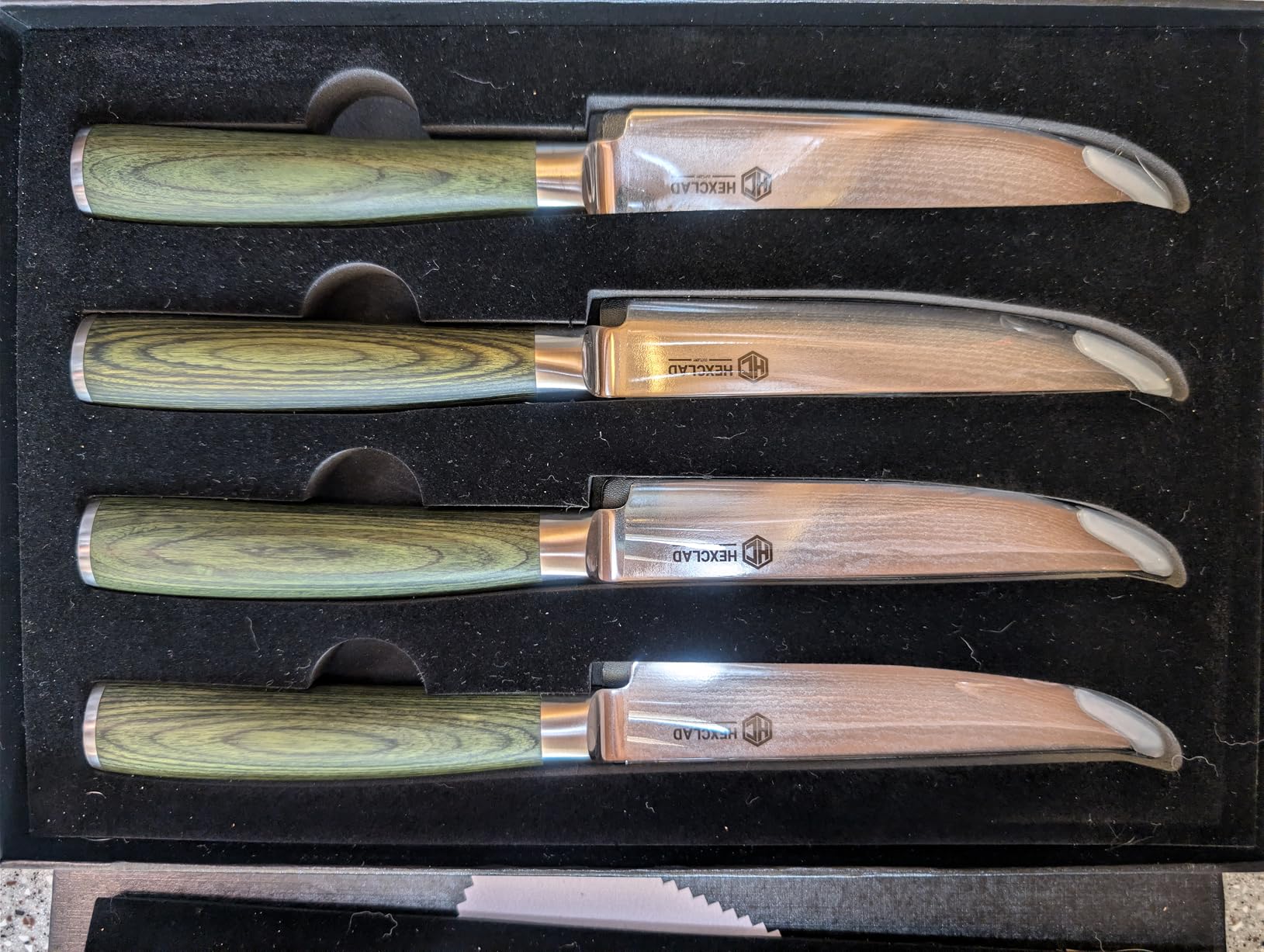 HexClad Green 4 Piece Damascus Steel Steak Knife Set, Full Tang Construction, Pakkawood Handle customer photo 1