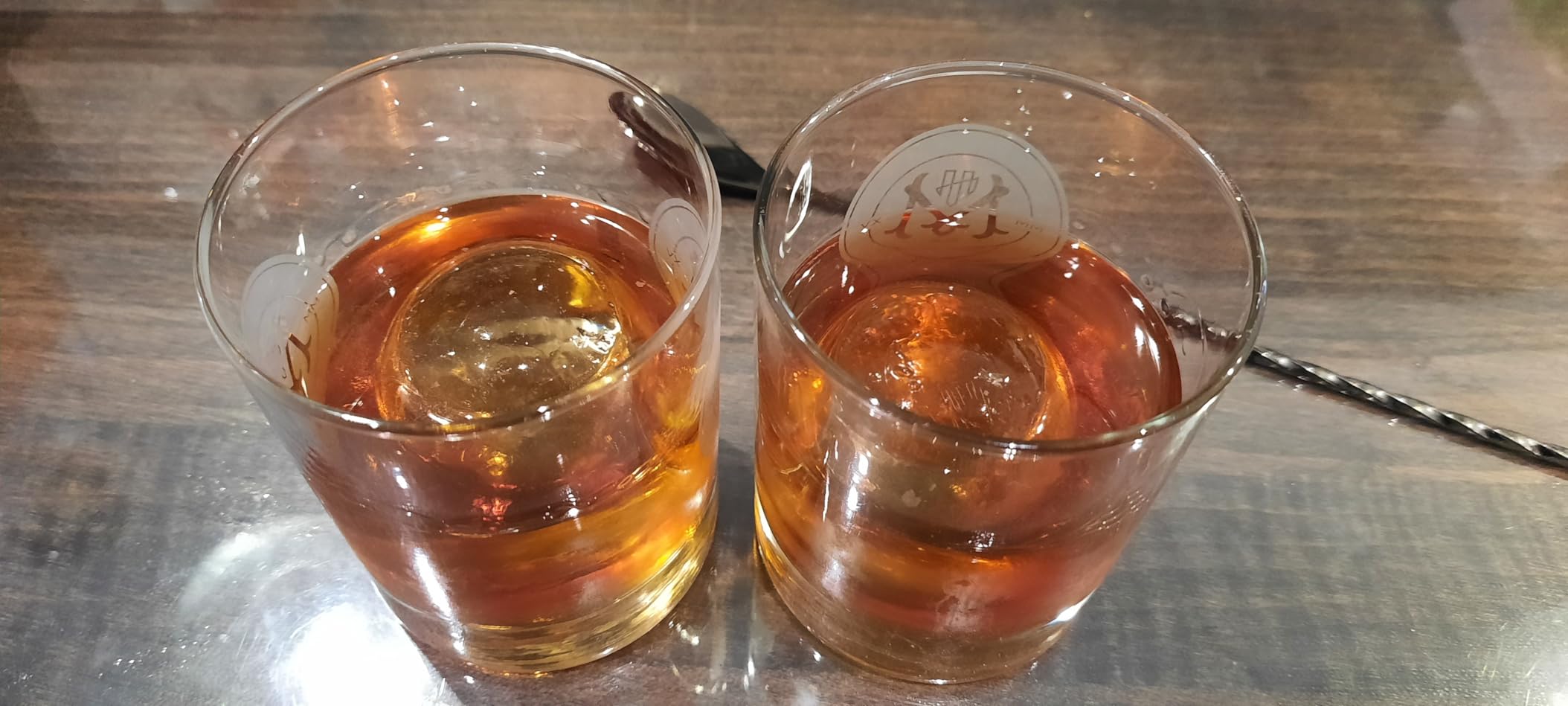 TINANA Upgrade 2 Inch Clear Ice Cube Tray Make 8 Large Square Crystal Ice Cube Maker for Cocktail, Whiskey & Bourbon Drinks, Gifts for Men customer photo 2