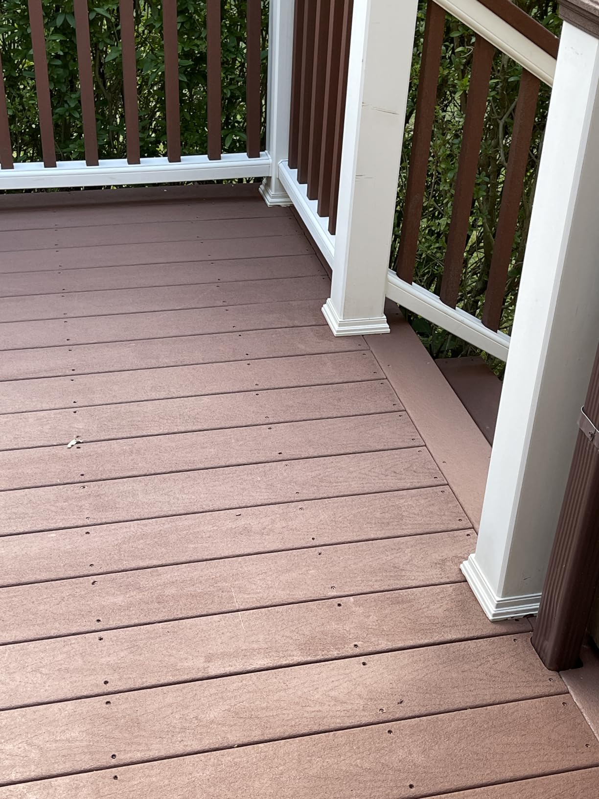 Thompson's WaterSeal Solid Color Waterproofing Wood Stain and Sealer, Chestnut Brown, 1 Gallon customer photo 1