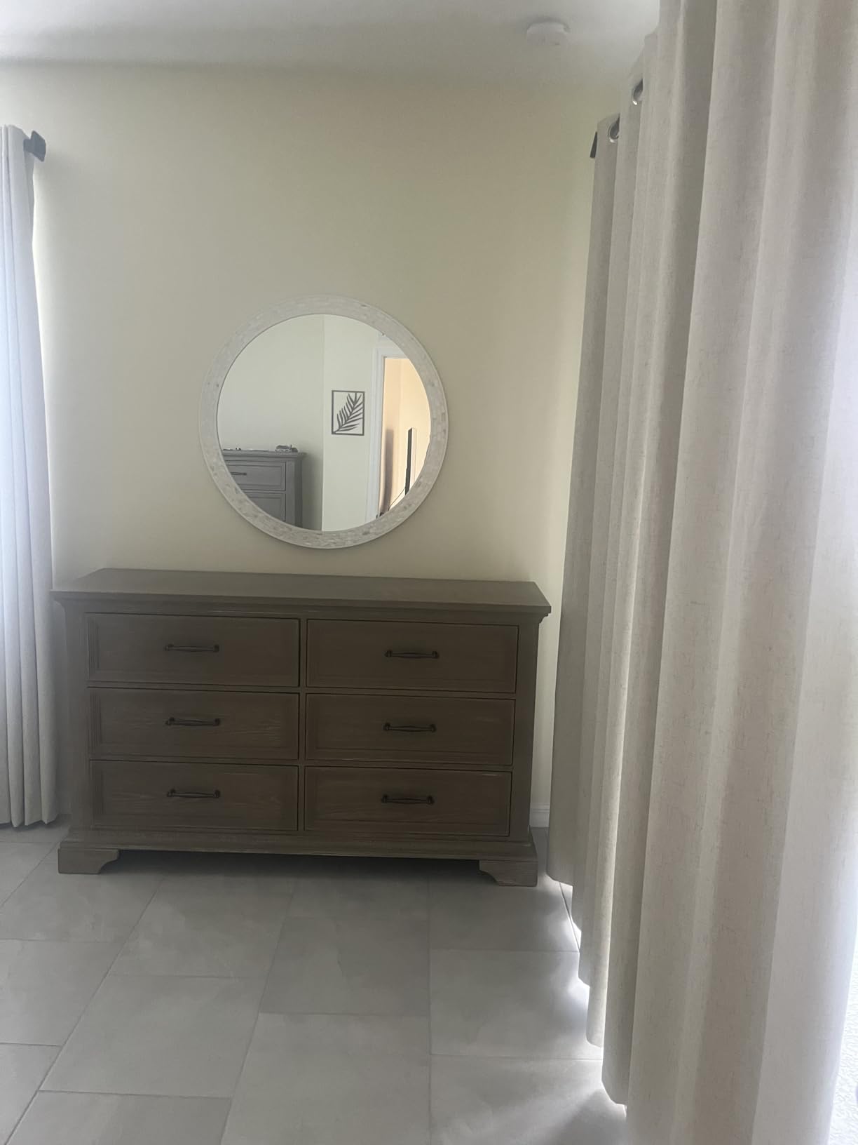 24 Inch Round Bathroom Mirror, Coastal Shell Framed Wall Decor | Handmade Mother of Pearl Frame, Tempered Glass, Beachy Circle Decor for Bathroom Bedroom Living Room or Entryway customer photo 2