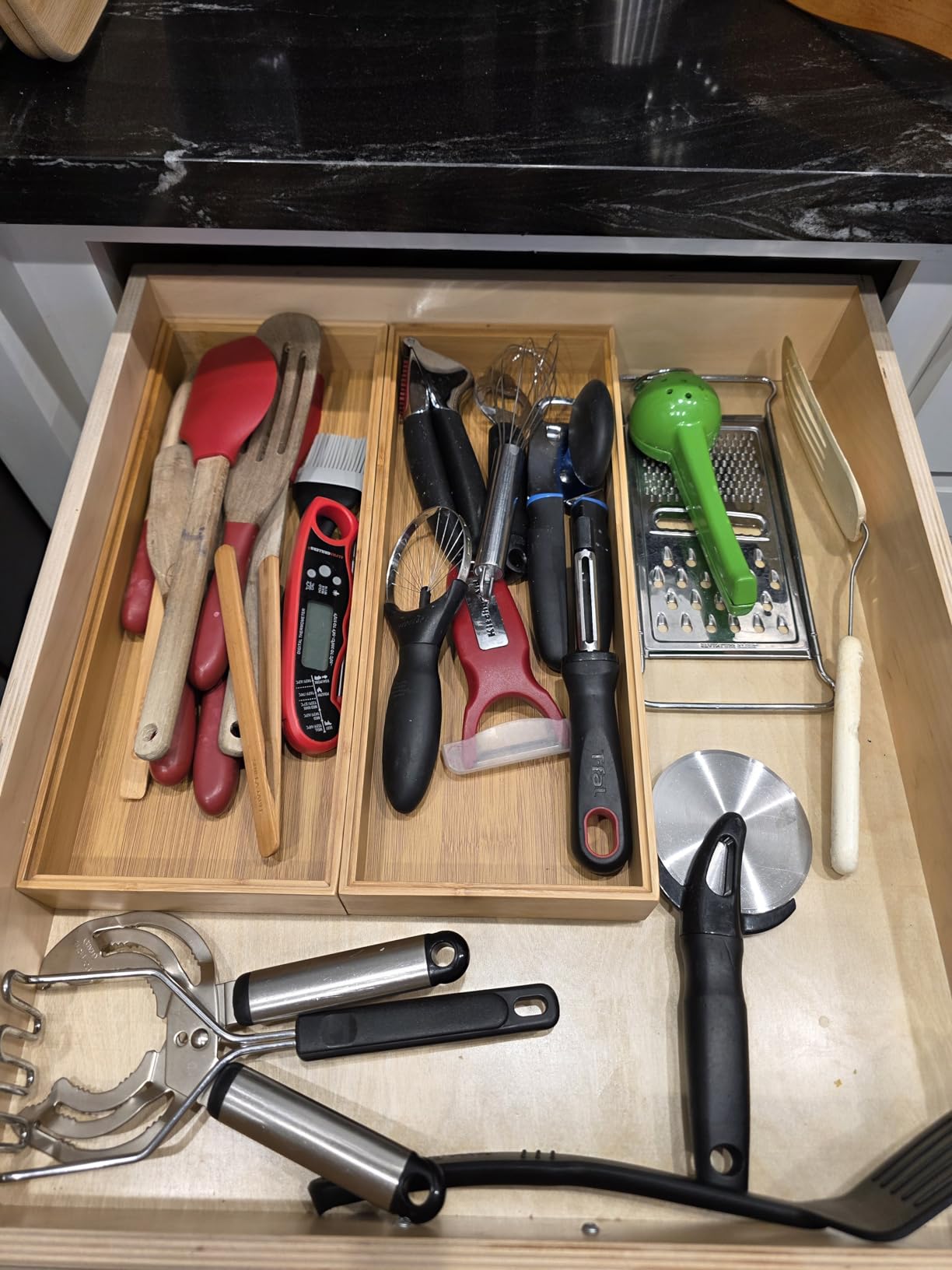 VeyFey Bamboo Drawer Organizer, Stackable Utensil Organizer for Kitchen, Bamboo Storage Box Wood Silverware Tray for Drawer 15